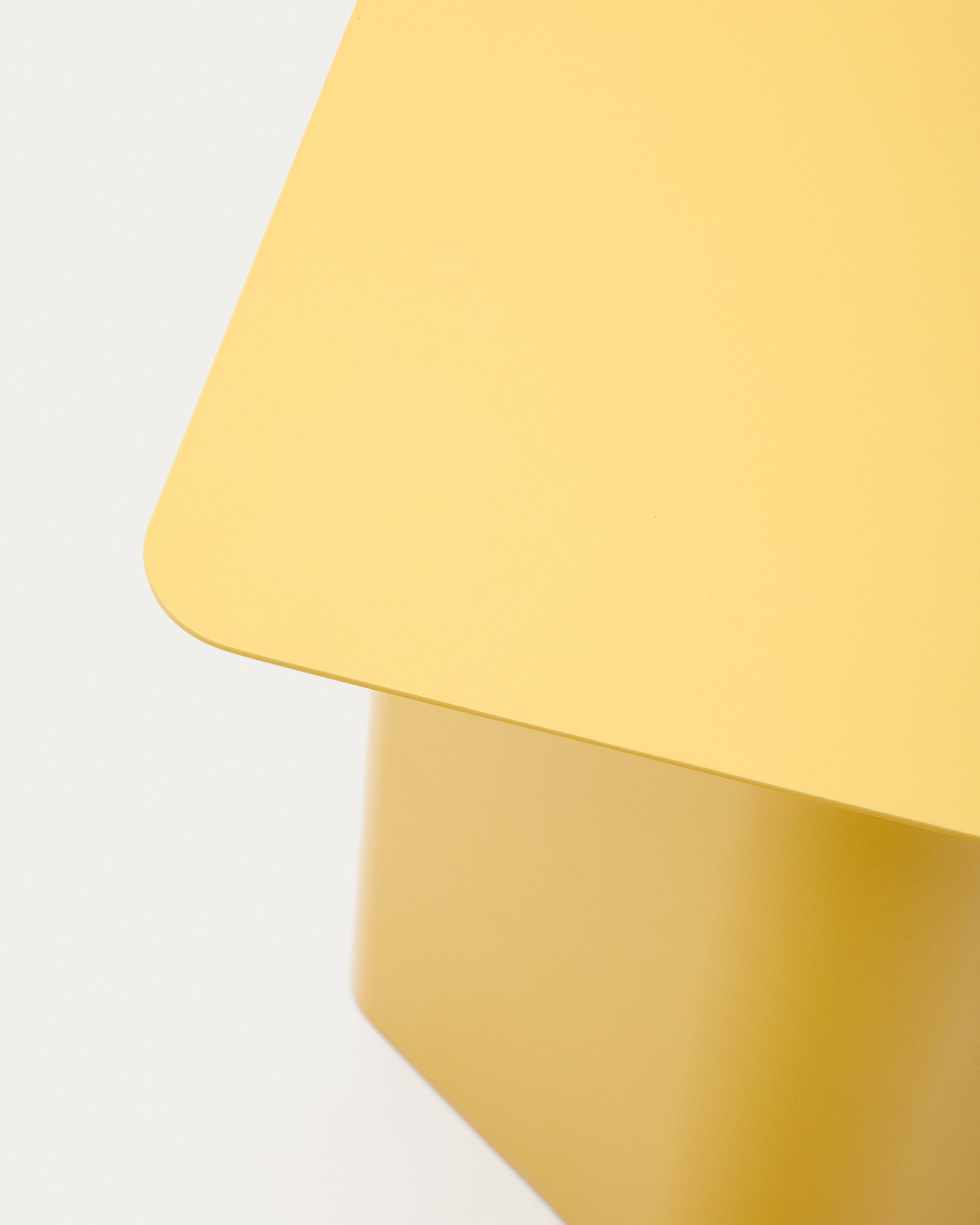 Arvin yellow iron side table 42 x 42cm - Detail