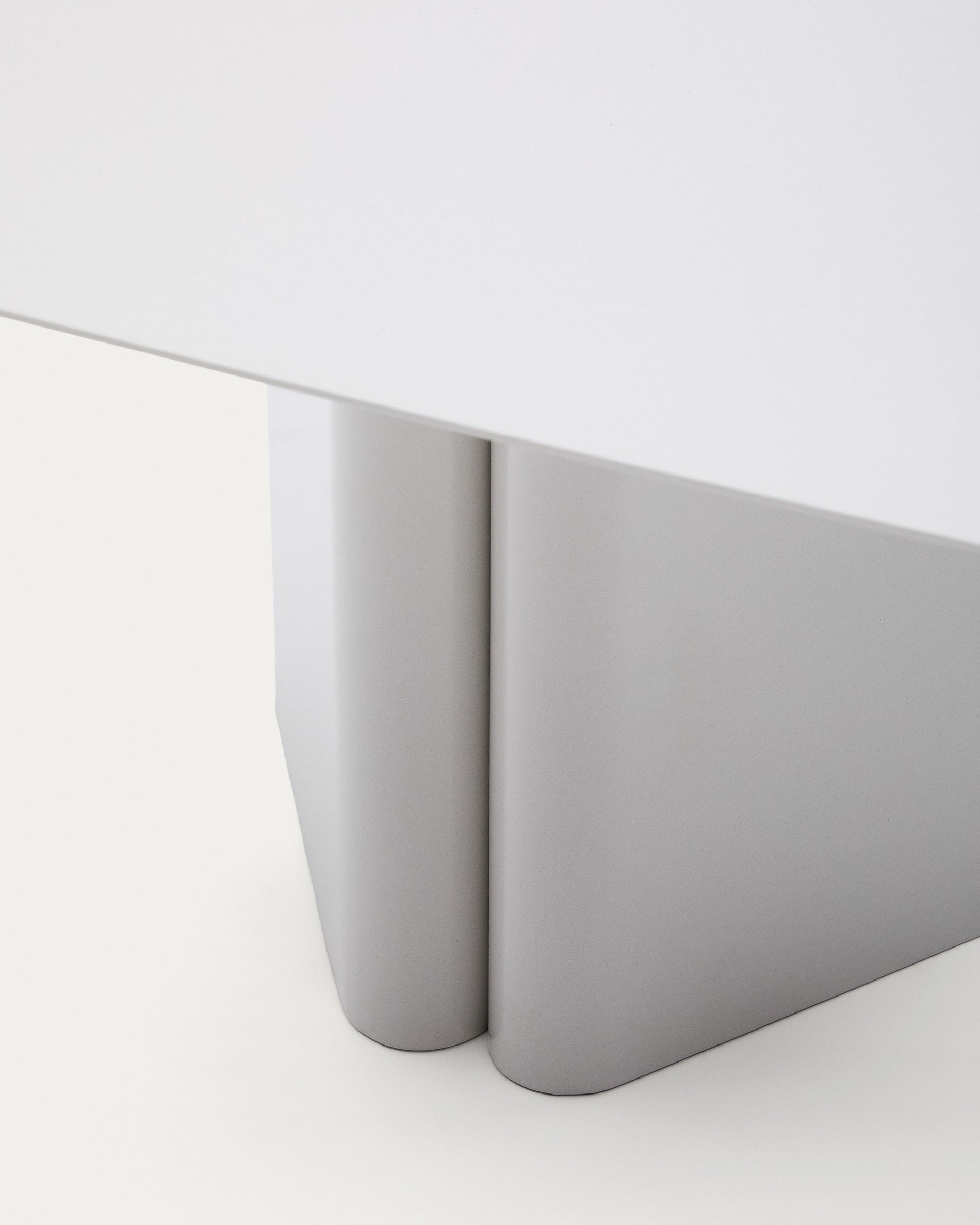 Arvin grey iron coffee table 70 x 52cm - Detail