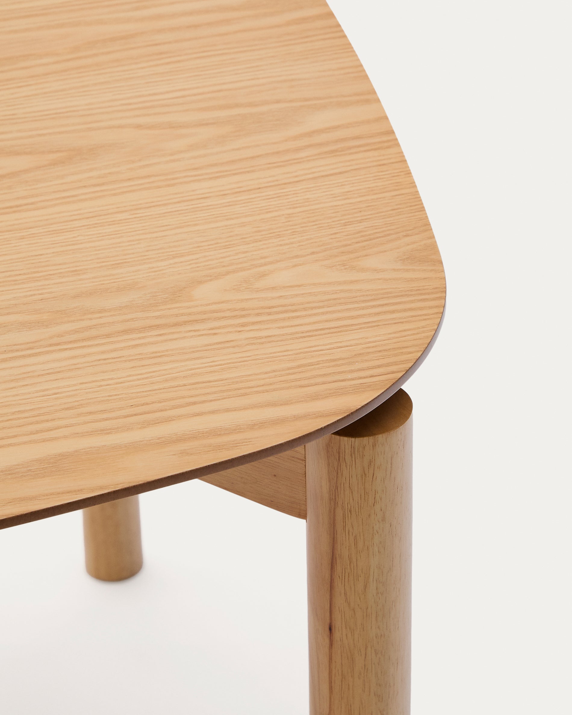 Indara table in ash veneer with natural finish 160 x 90 cm - Detail