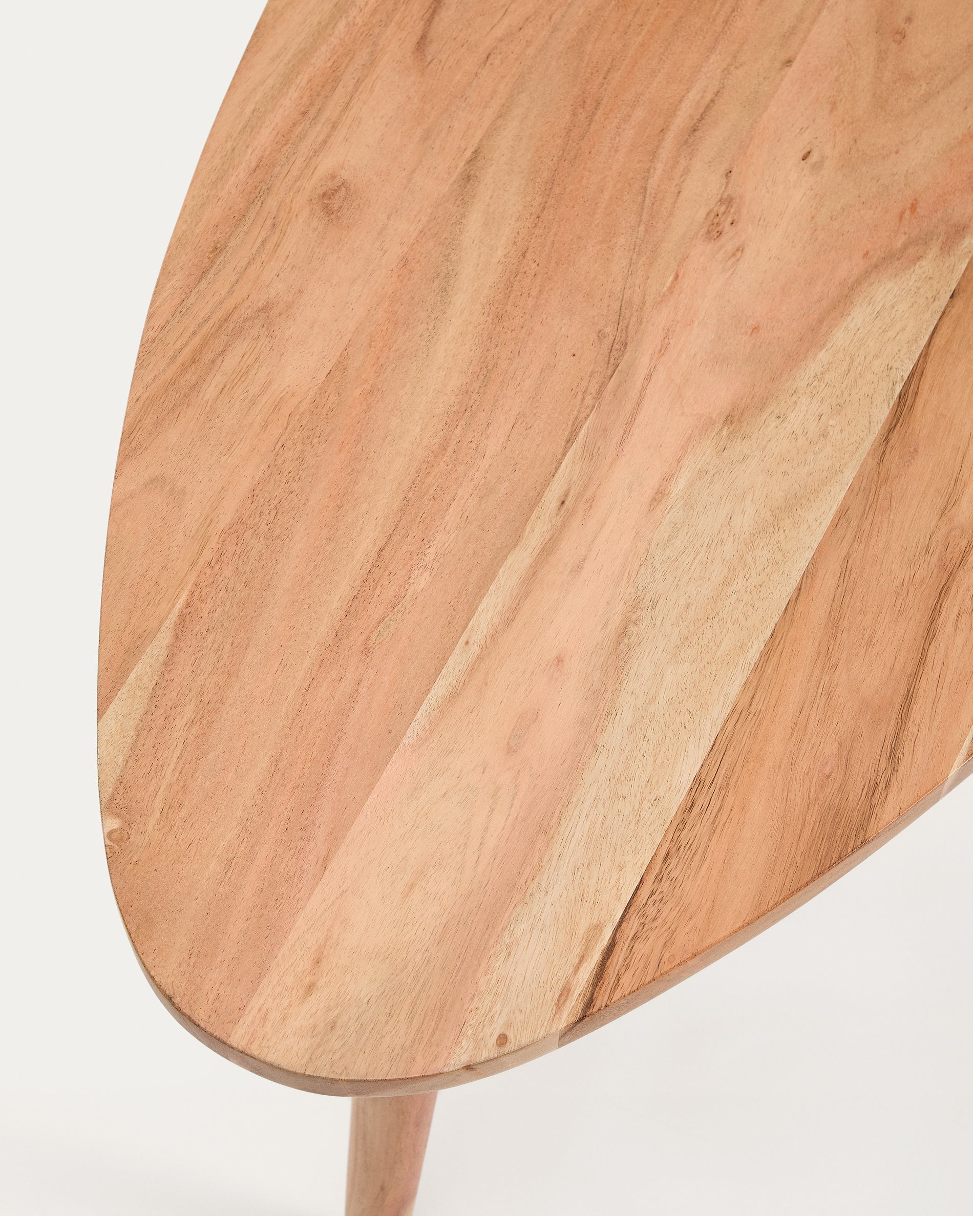 Duvani coffee table in solid acacia wood with bleached finish Ø110 x 60cm - Detail