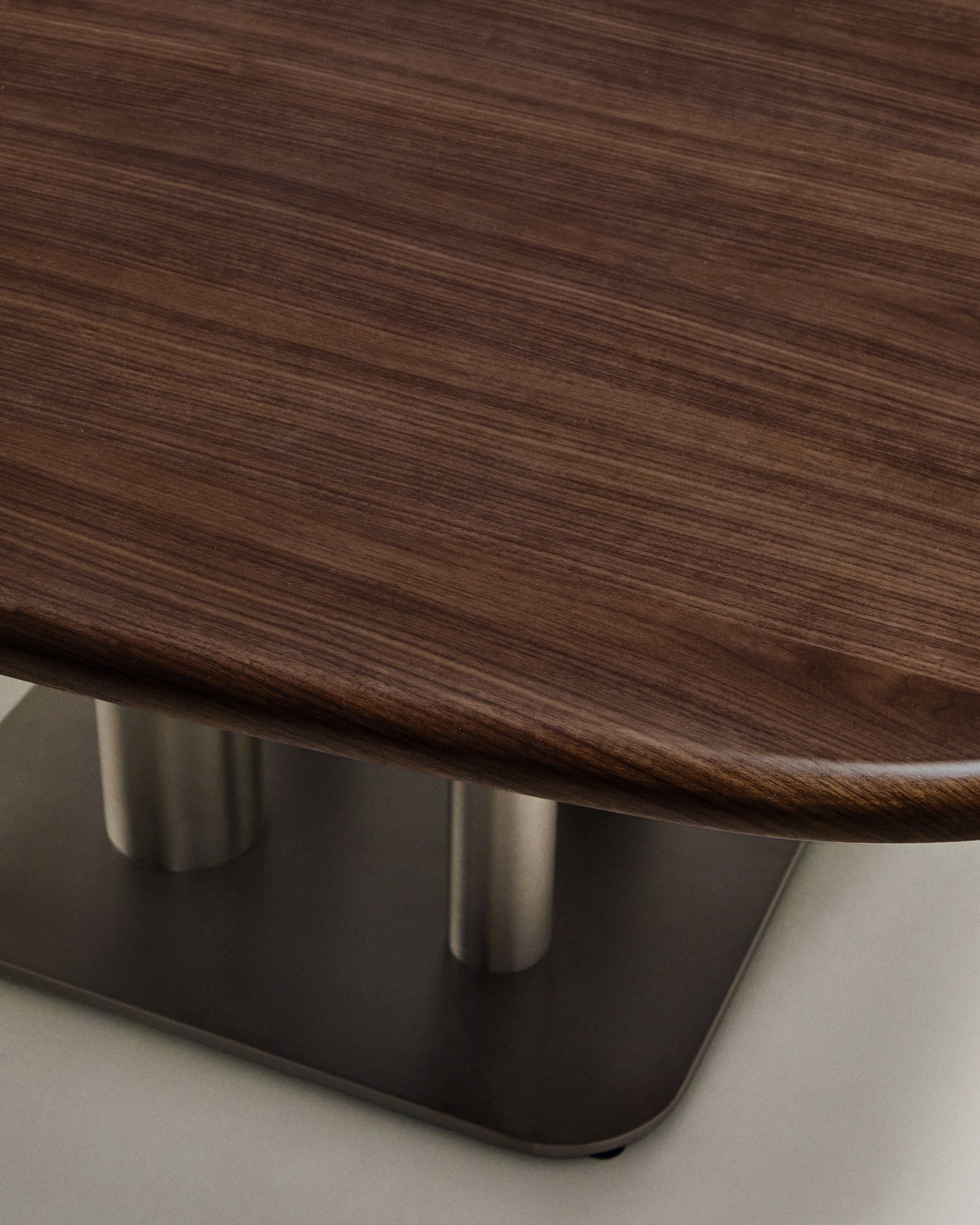 Melvar table made from walnut veneer and legs with brushed stainless steel base 150 x 150cm - Detail