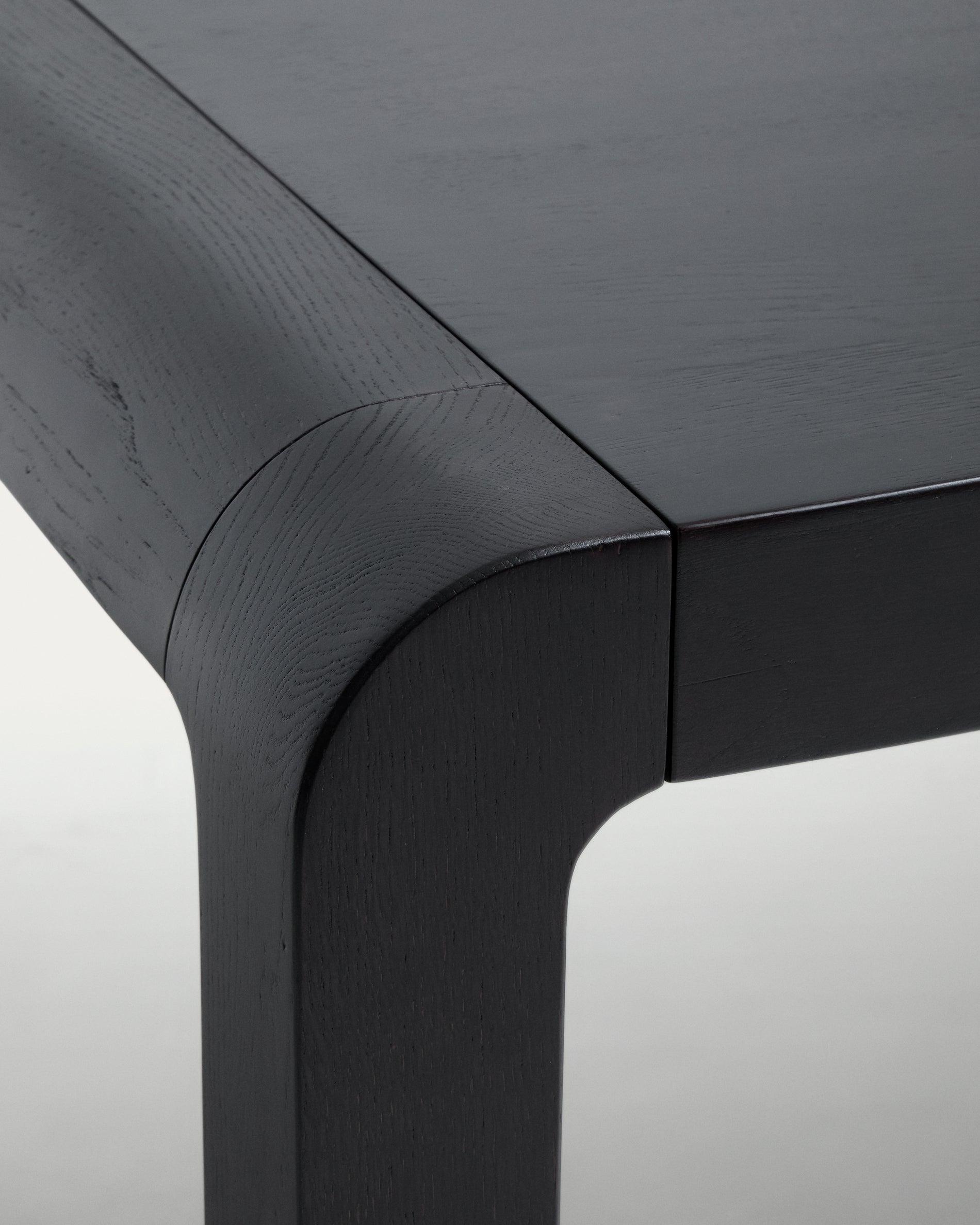 Erisia extendable table in solid oak wood with an ebonised finish 200 (280) x 100 cm FSC 100% - Detail