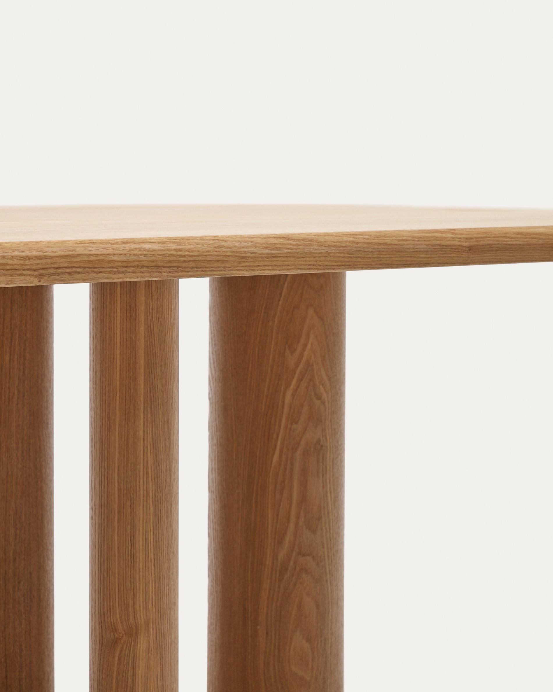 Mailen oval table in ash wood veneer with natural finish, Ø 220 x 105 cm - Detail