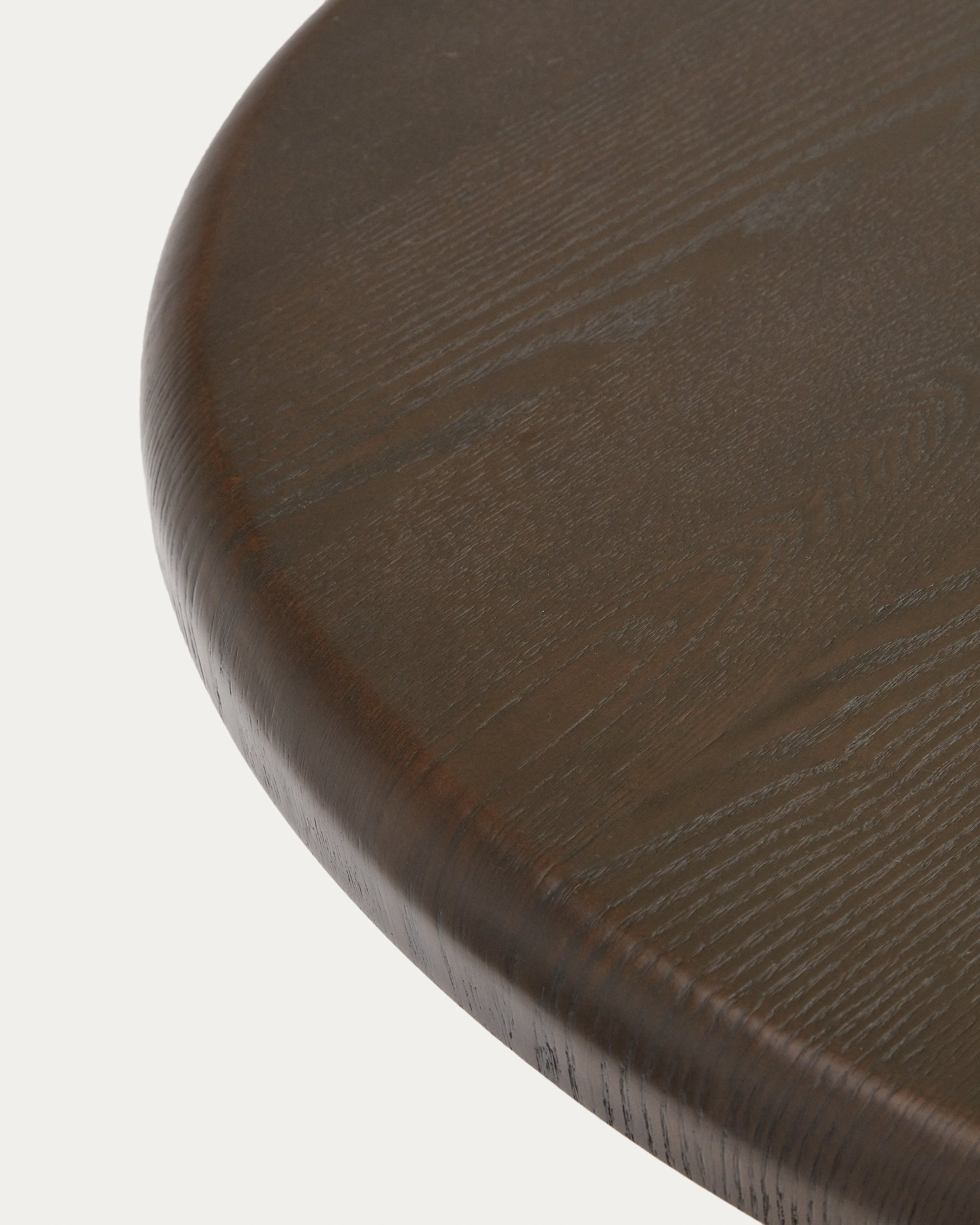 Mailen oval table in ash wood veneer with dark finish, Ø 220 x 105 cm - Detail