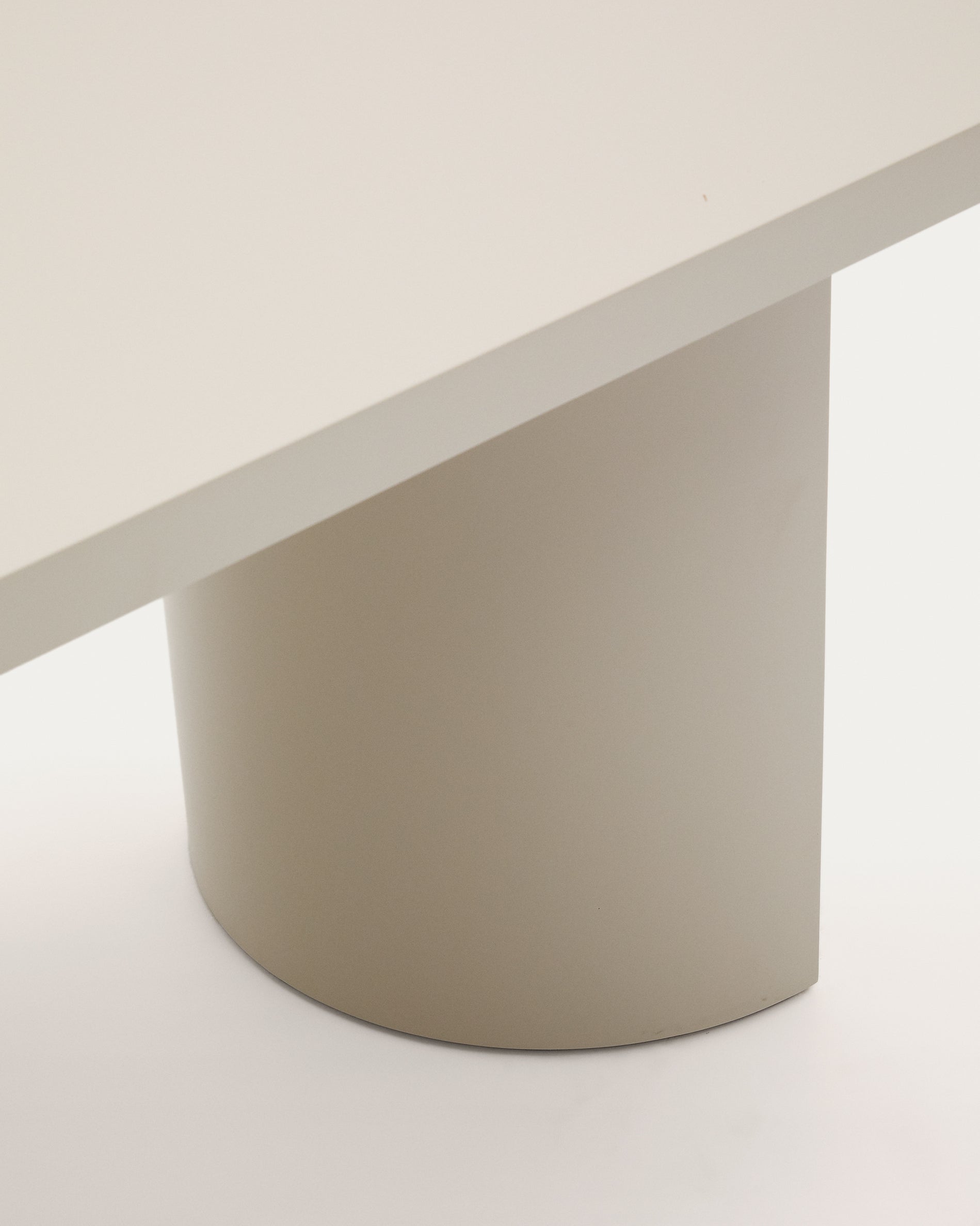 Nealy table in a lacquered MDF in an ecru finish, 200 x 100 cm - Detail