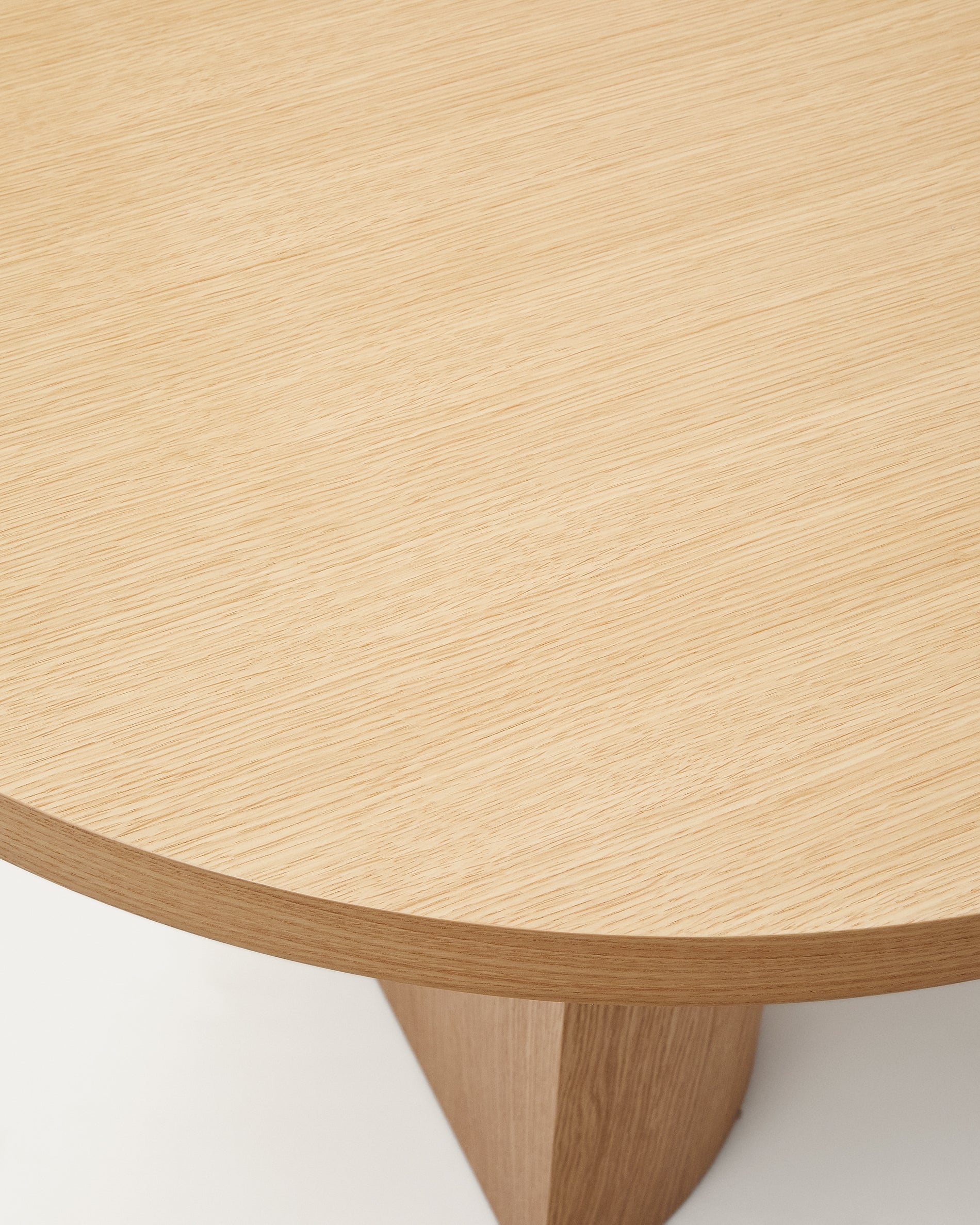 Nealy table with an oak veneer in a natural finish, 200 x 100 cm - Detail