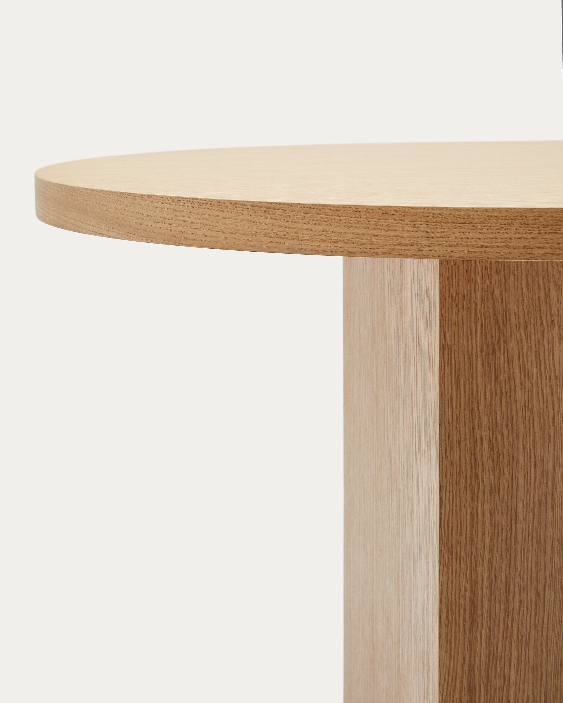 Nealy table with an oak veneer in a natural finish, 200 x 100 cm - Detail