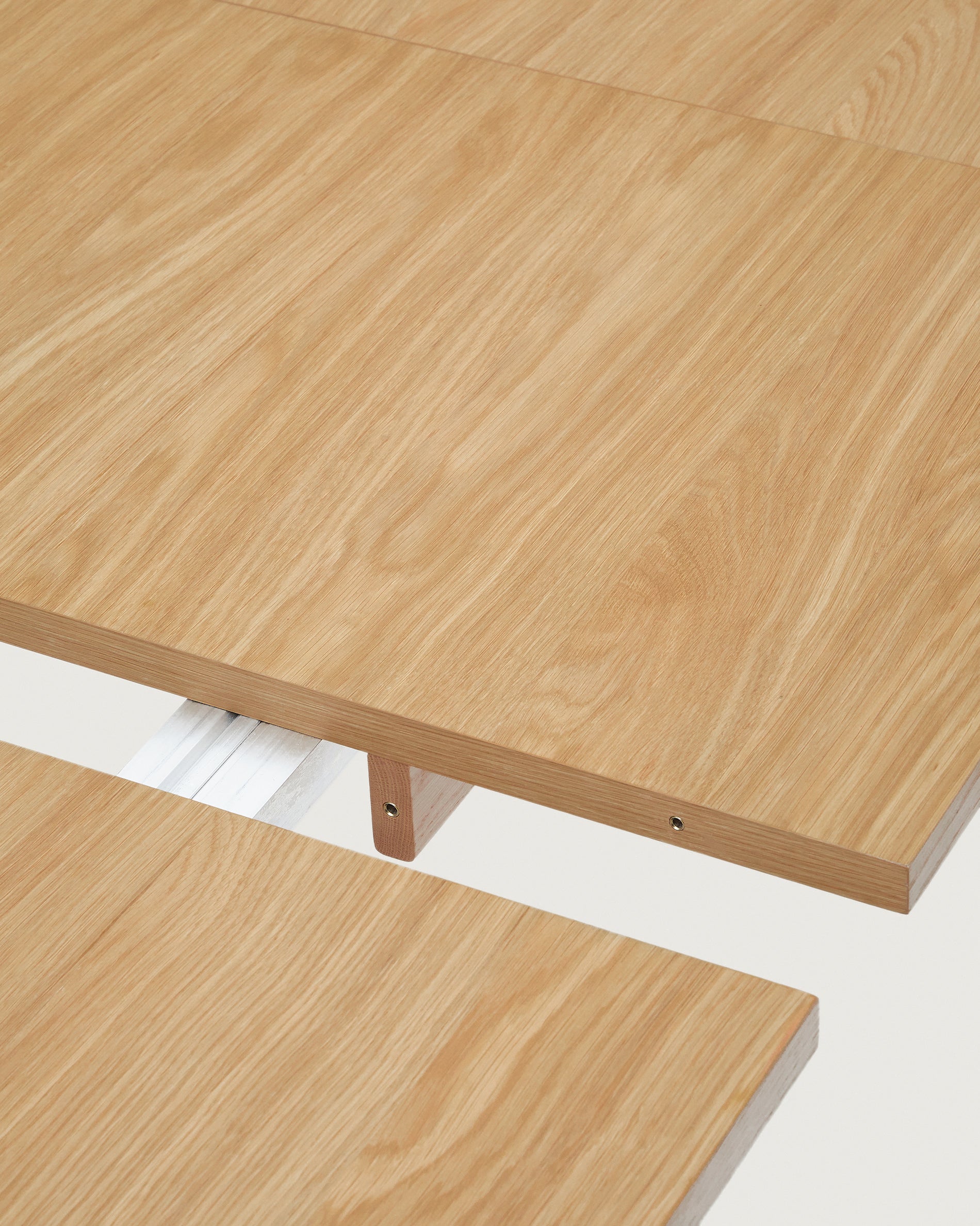 Arlen extendable table in solid oak wood and veneer with a natural finish 200(250)x95cm FSC Mix Credit - Detail