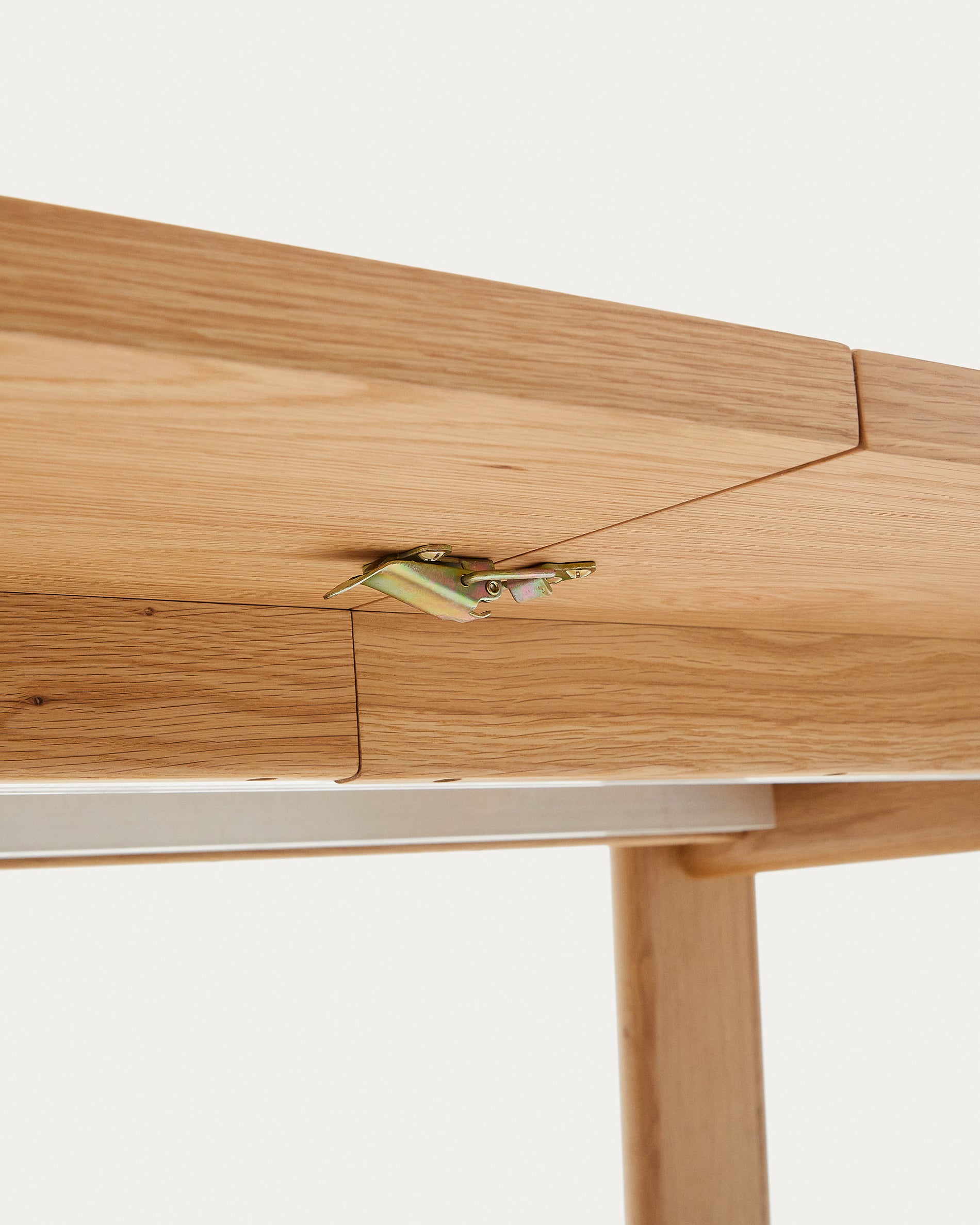 Arlen extendable table in solid oak wood and veneer with a natural finish 200(250)x95cm FSC Mix Credit - Detail