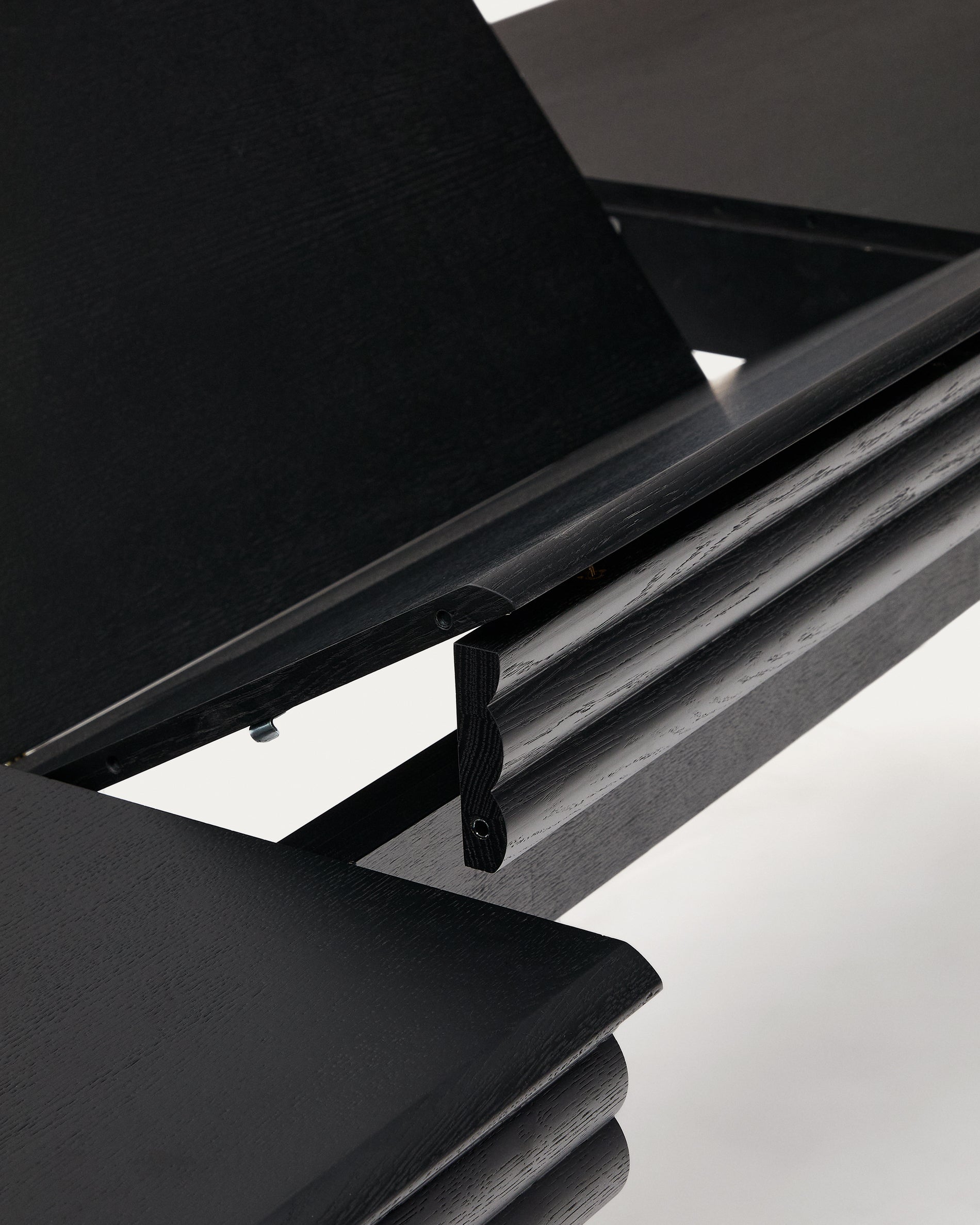 Lenon extending table in black oak veneer and solid oak 200(280)x90cm FSC Mix Credit - Detail