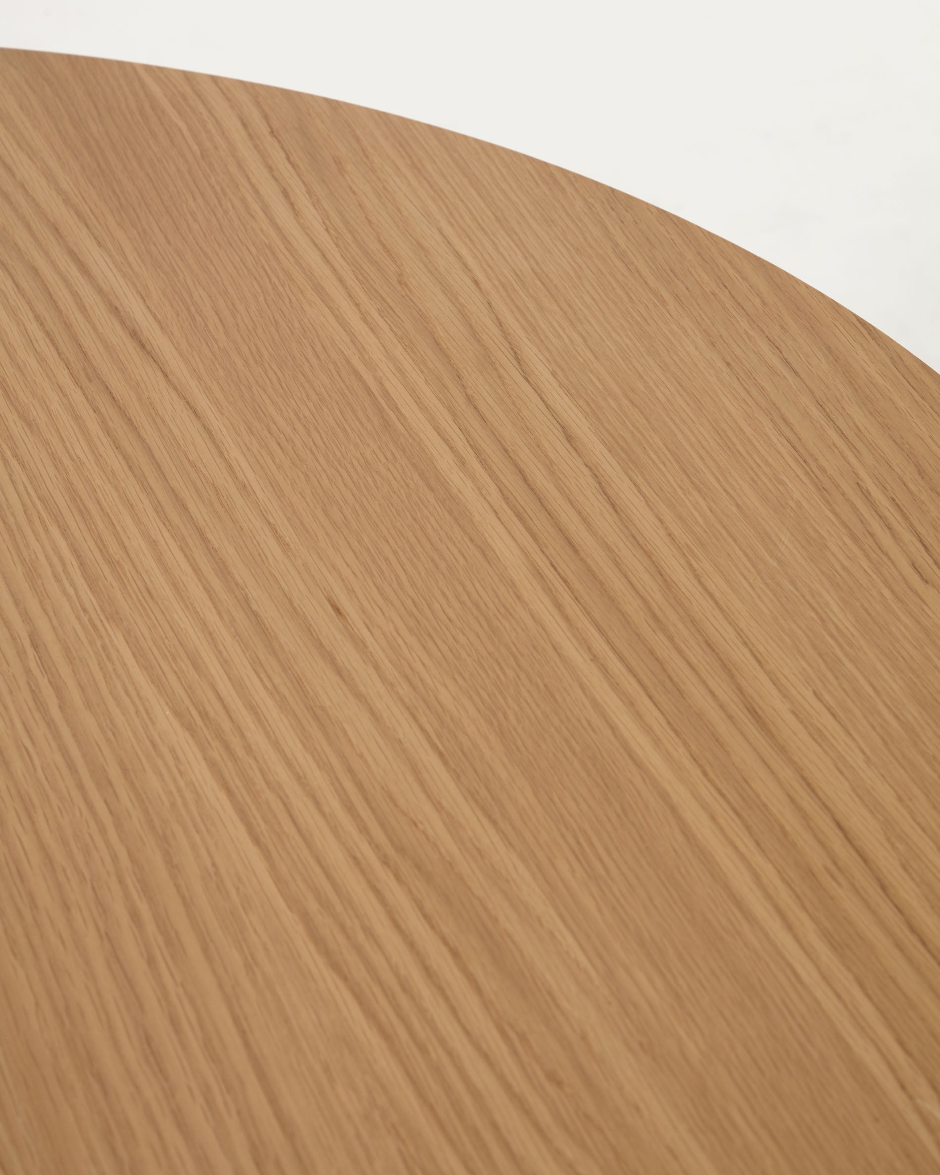 Oqui extendable round table in MDF oak veneer and solid wood legs, 90 (170) x 90 cm - Detail