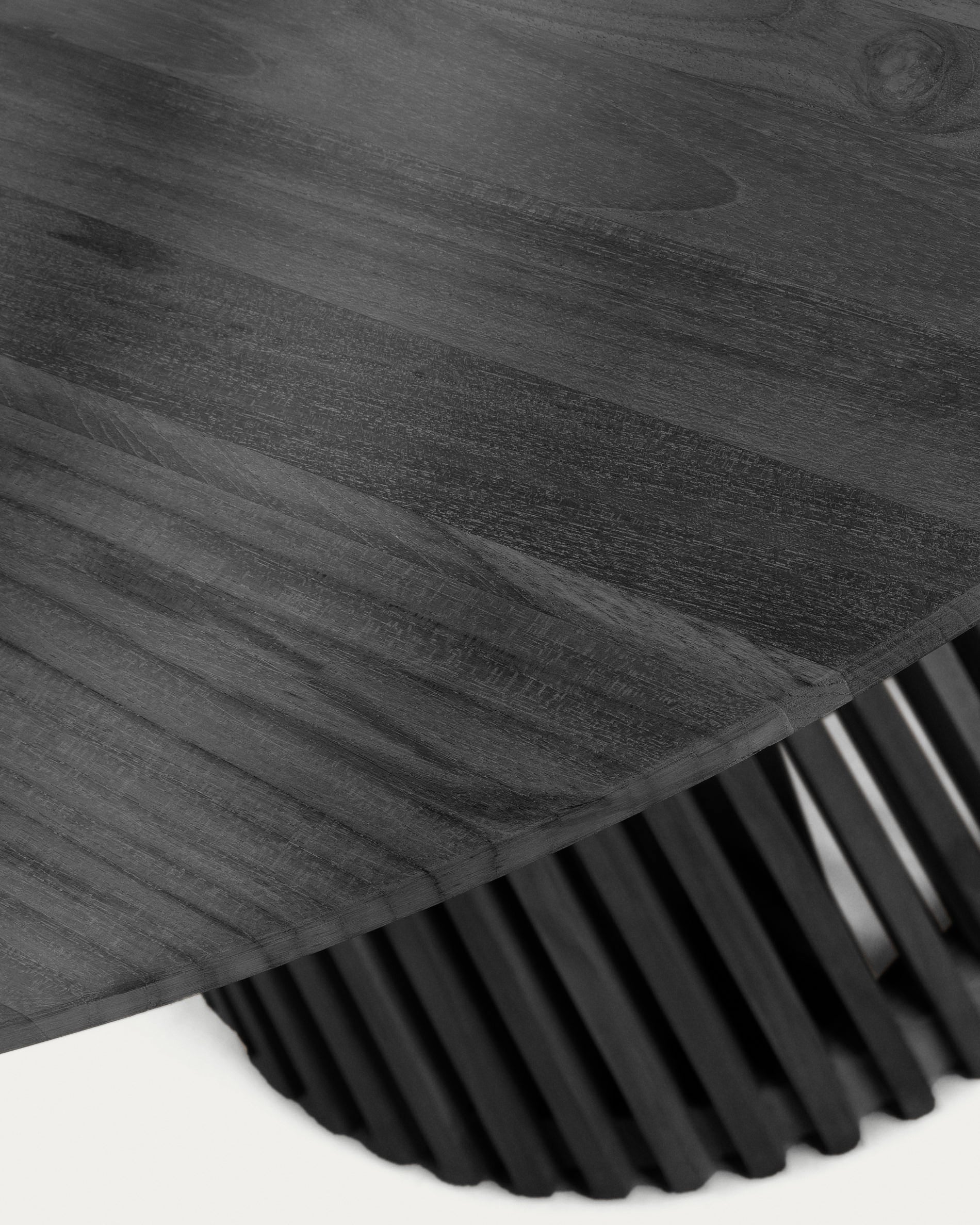 Jeanette round solid white cedar wood table in black, Ø 90 cm - Detail