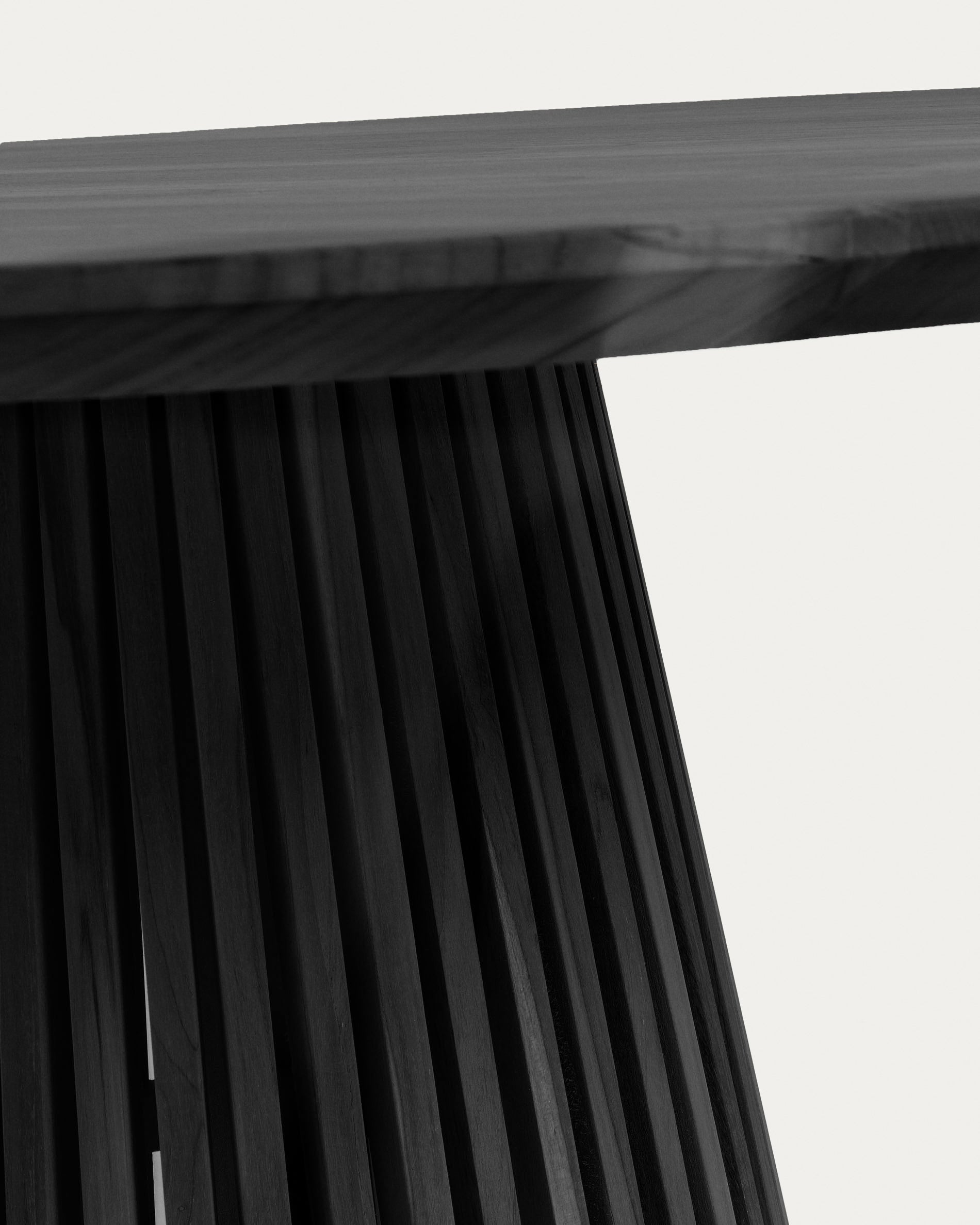 Jeanette round solid white cedar wood table in black, Ø 90 cm - Detail