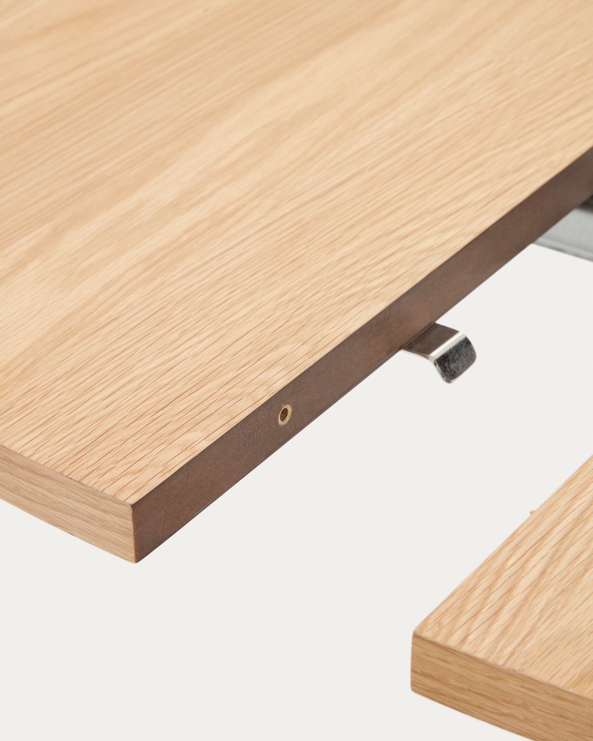 Montuiri extendable round table in oak veneer and steel legs with black finish, Ø 120 (200) cm - Detail