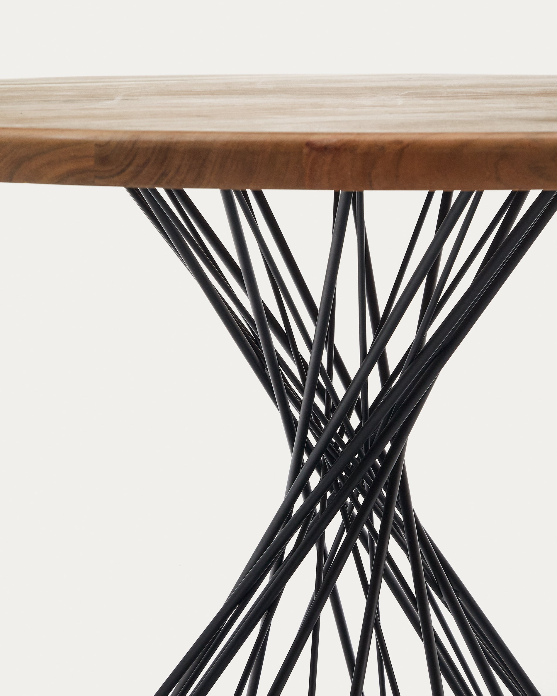 Niut round table made of solid acacia wood and steel legs with black finish, Ø 120 cm