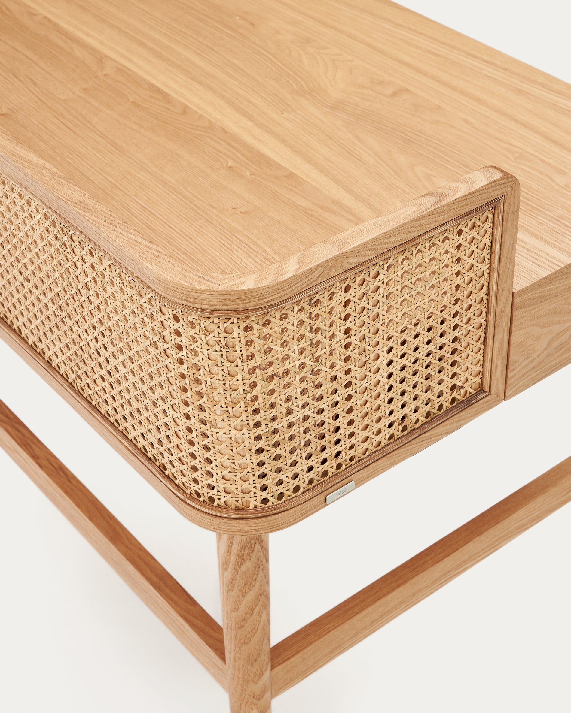 Araxi table in veneer, solid ash wood and rattan 105 x 62 cm - Detail