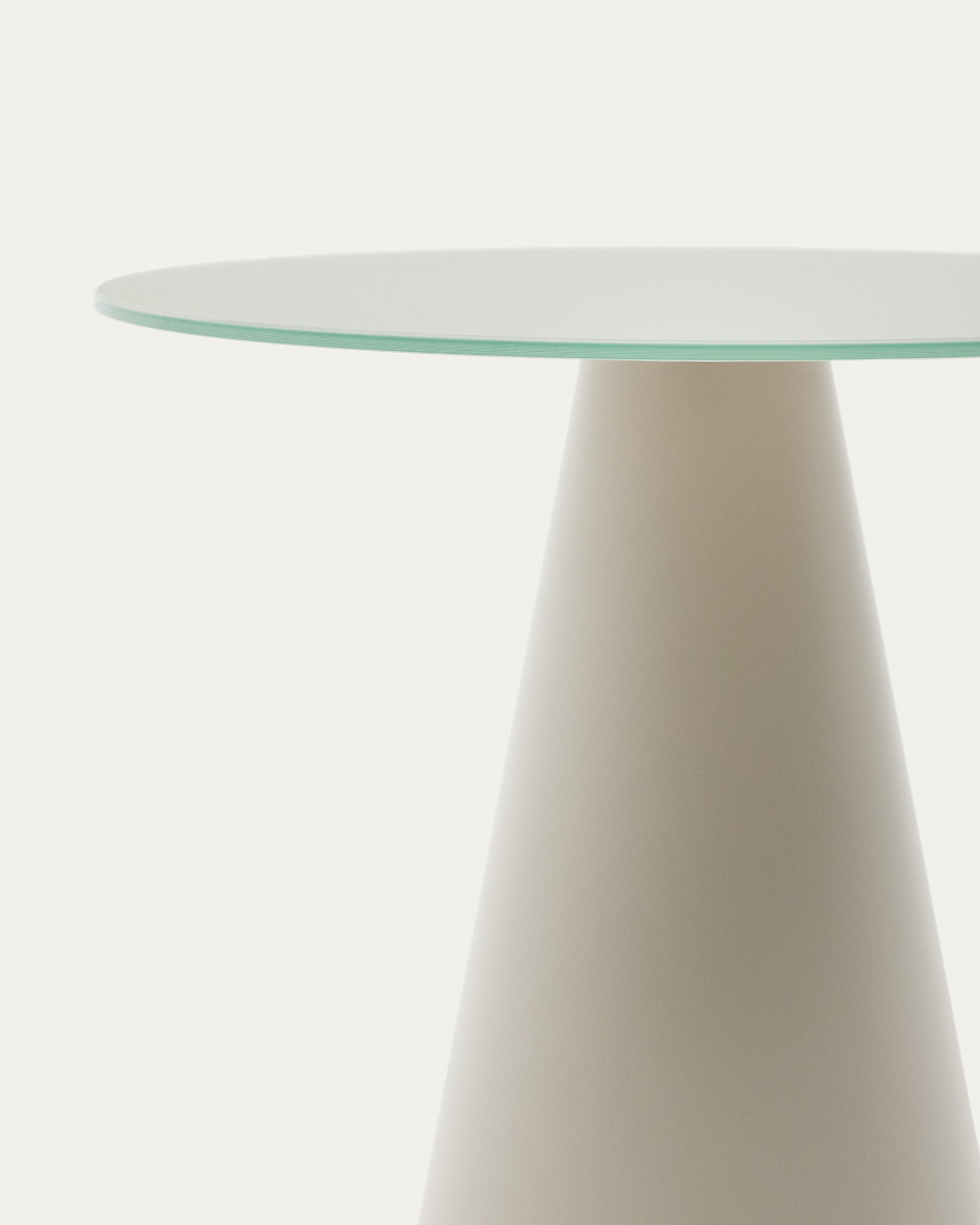 Wilshire tempered glass and metal side table with a matte grey finish, Ø 50 cm - Detail