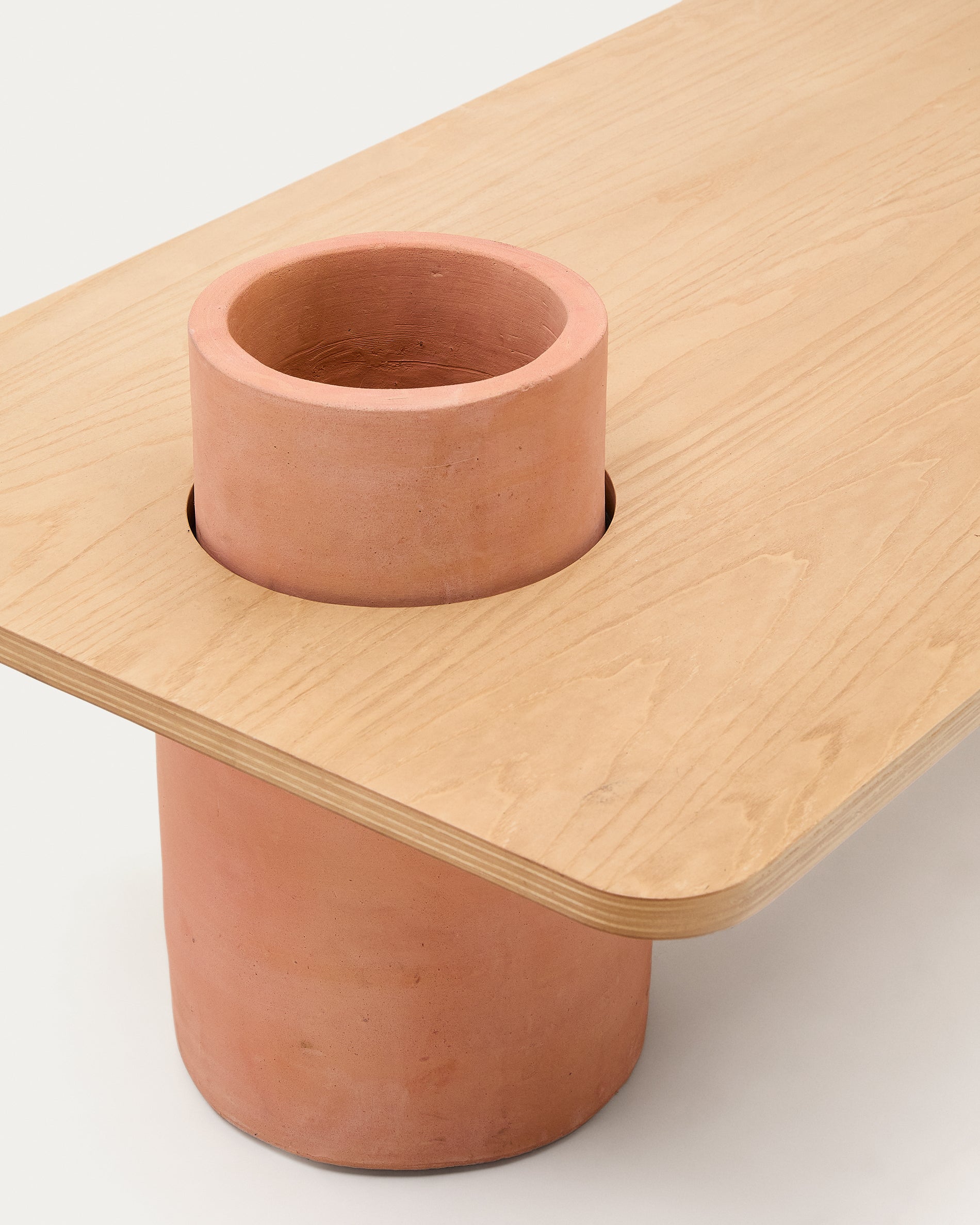 Olaria terracotta coffee table with an oak veneer in a natural finish, 110 x 60 cm - Detail