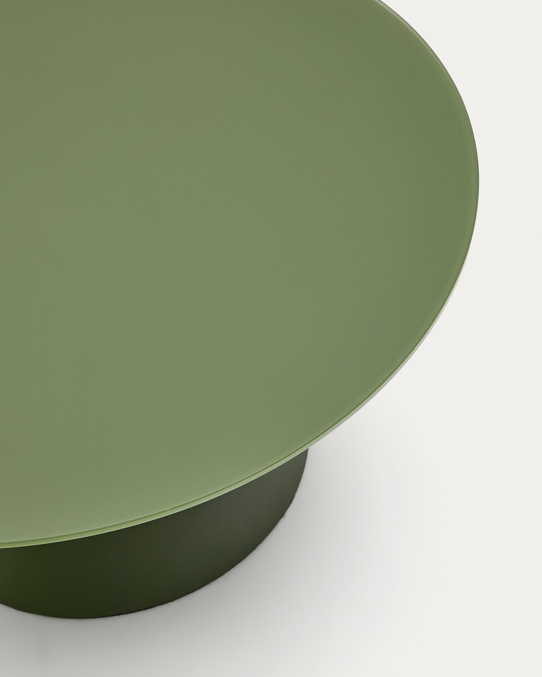 Wilshire coffee table with frosted tempered glass and matt green painted steel finish Ø80cm - Detail