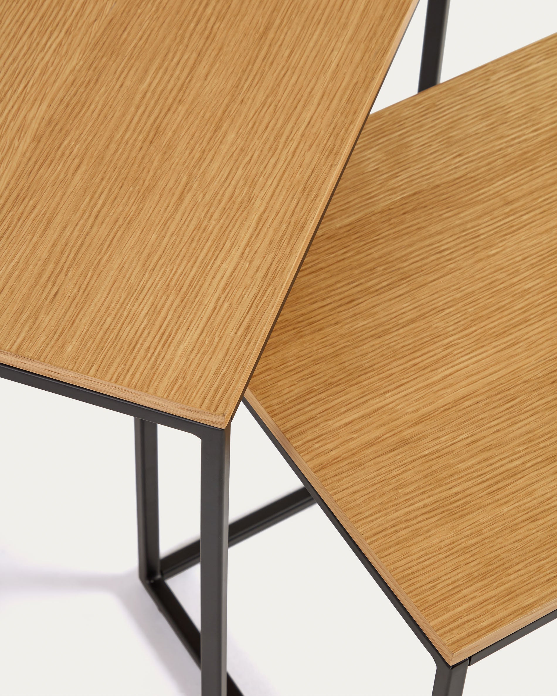 Yoana set of 2 nesting side tables with oak wood veneer and black painted metal structure - Detail