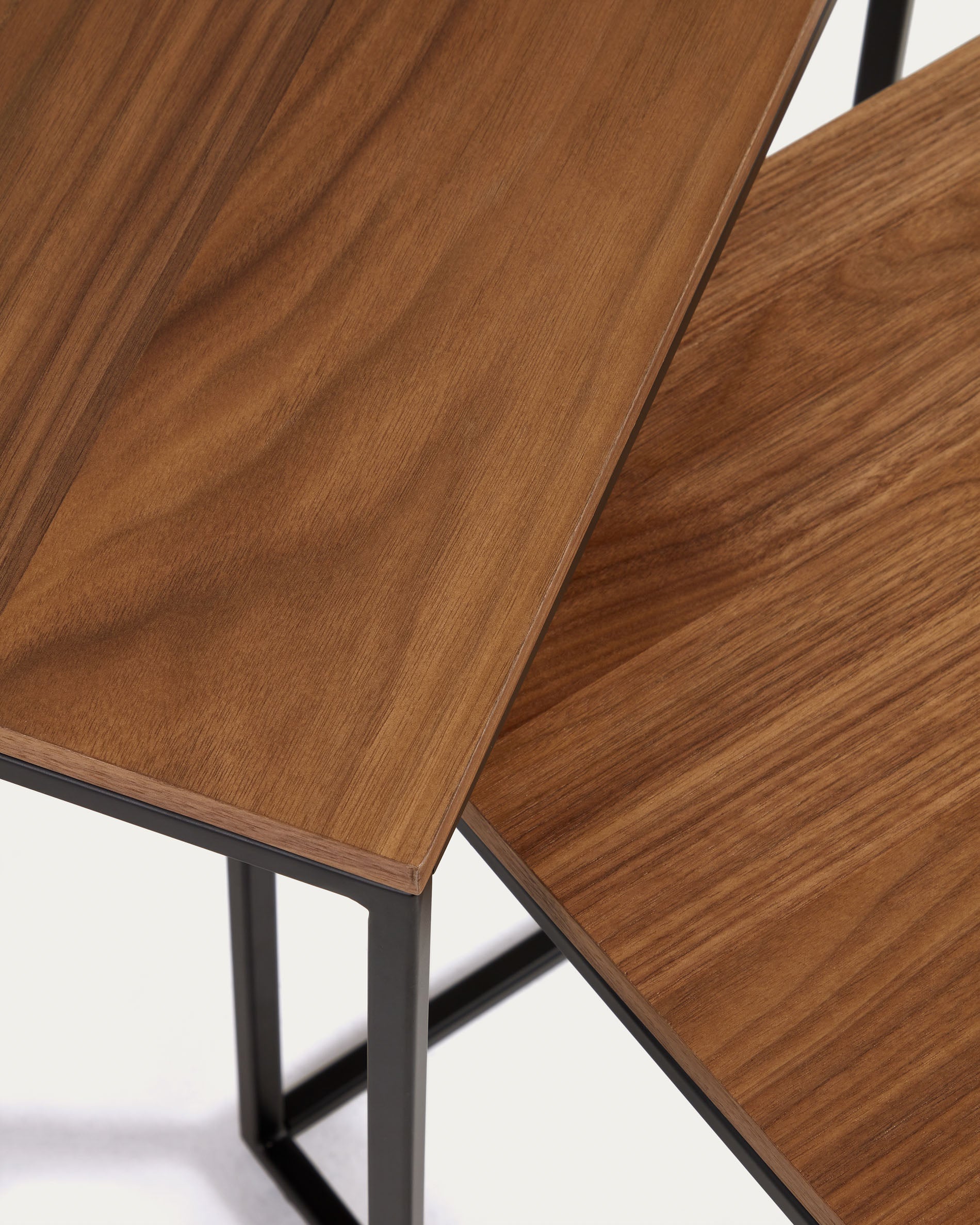 Yoana set of 2 nesting side tables with a walnut veneer and black painted metal structure - Detail