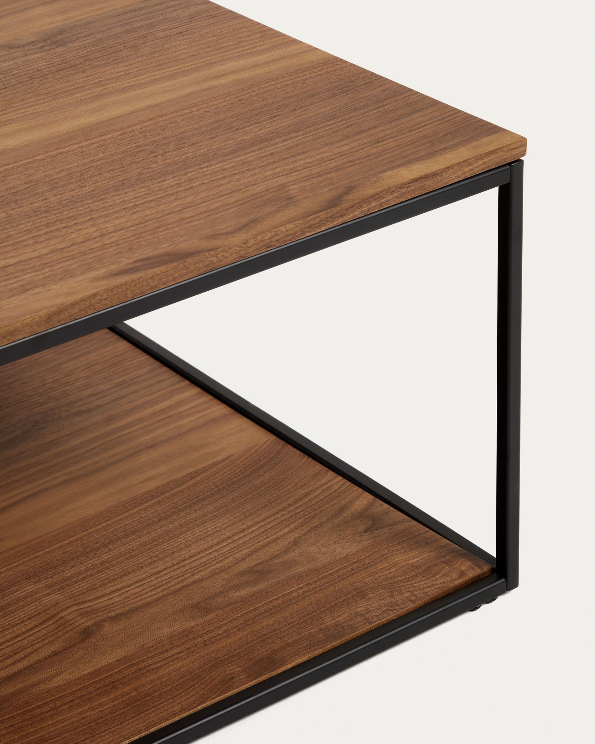 Yoana coffee table with walnut veneer and painted black metal structure, 80 x 80 cm - Detail