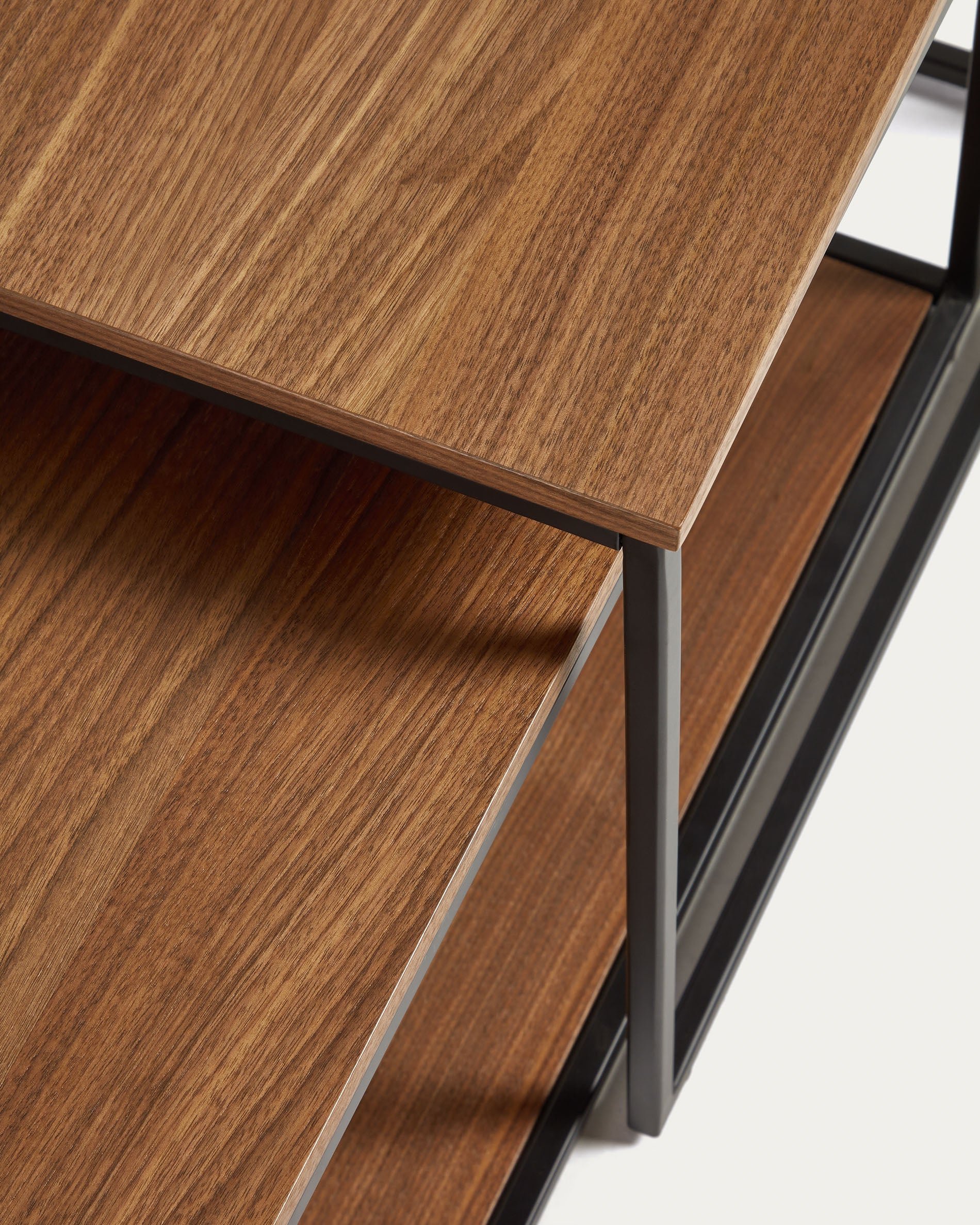 Yoana set of 2 nesting coffee tables with walnut veneer and black painted metal structure - Detail