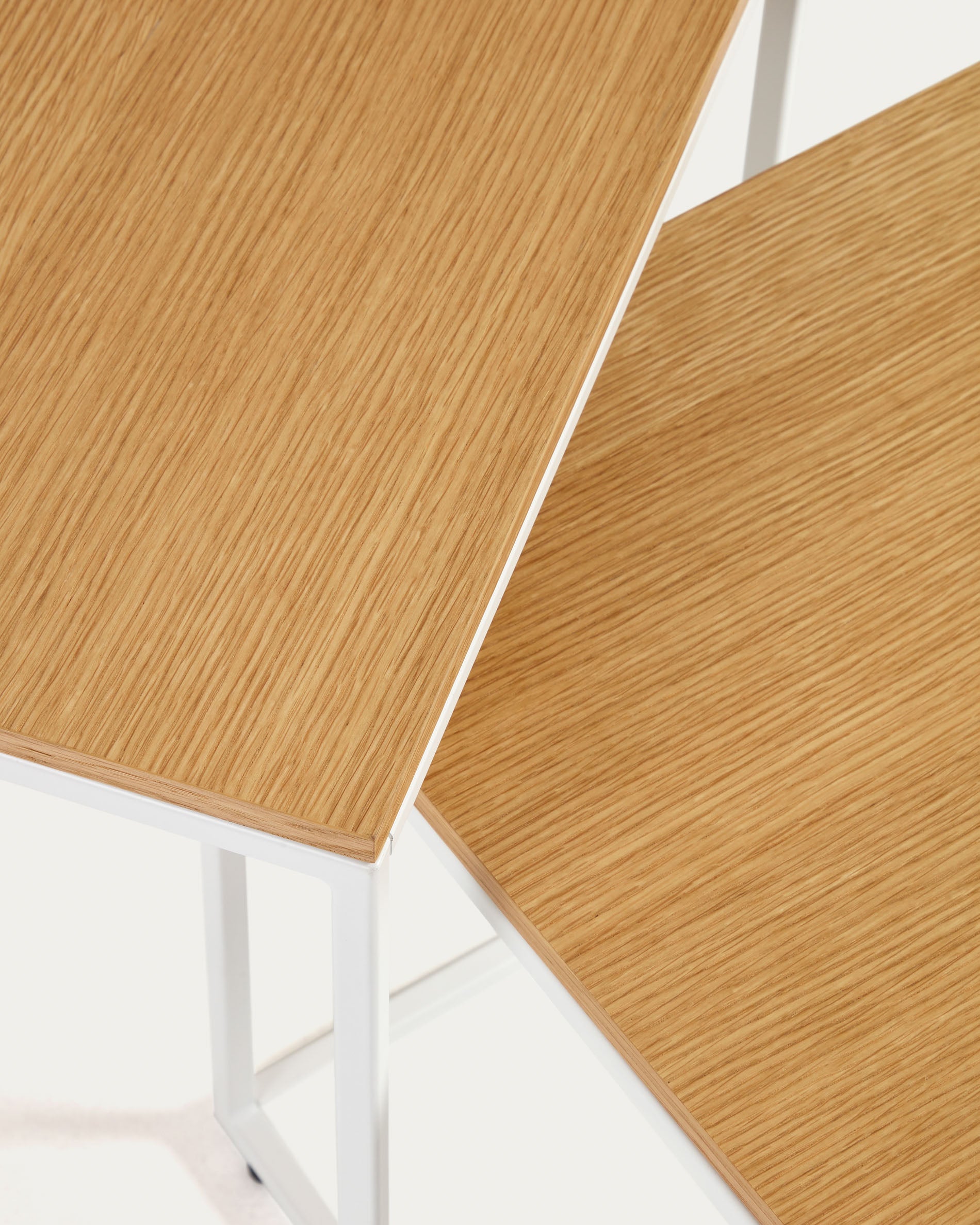 Yoana set of 2 nesting side tables with oak wood veneer and painted white metal structure - Detail