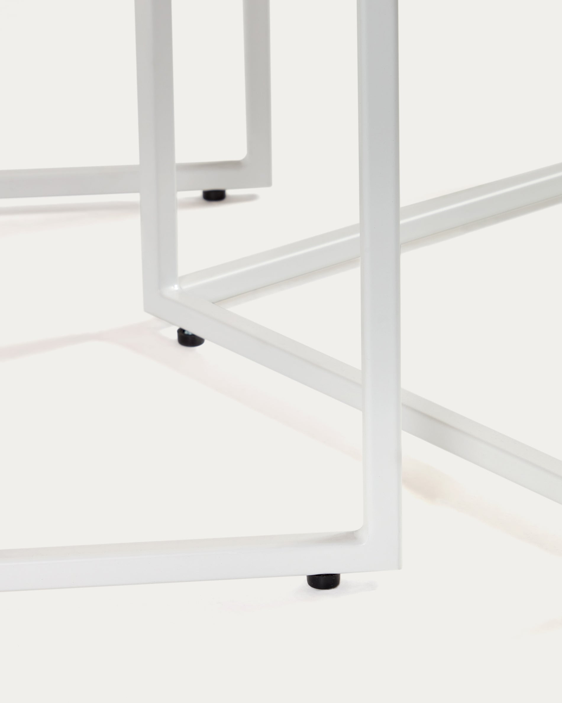 Yoana set of 2 nesting side tables with oak wood veneer and painted white metal structure - Detail