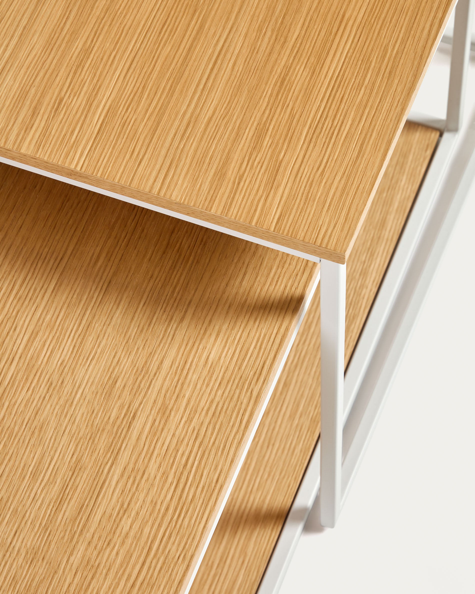 Yoana set of 2 nesting coffee tables with oak veneer and white metal structure - Detail