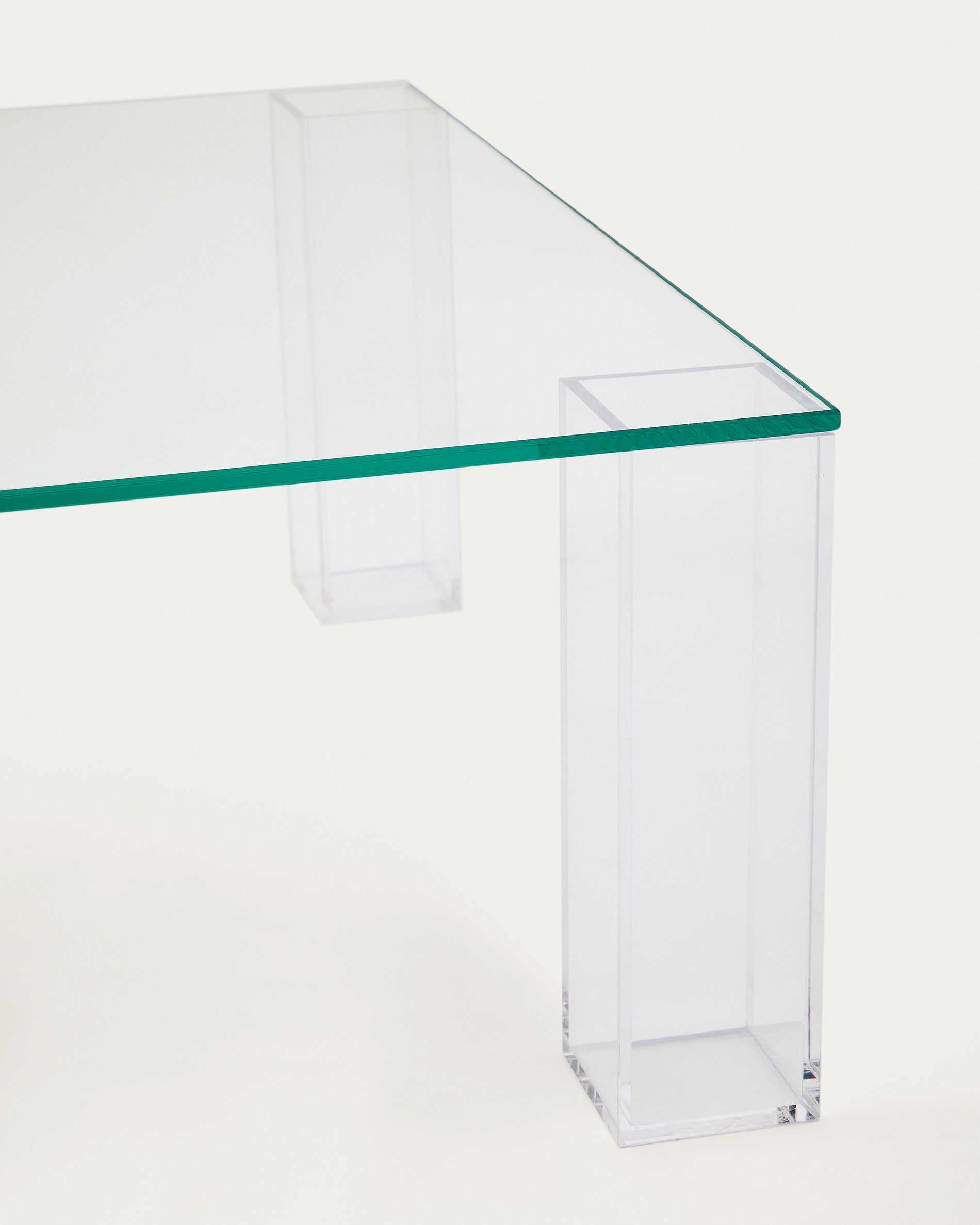 Adularia transparent, tempered-glass side table, 85 x 85 cm - Detail