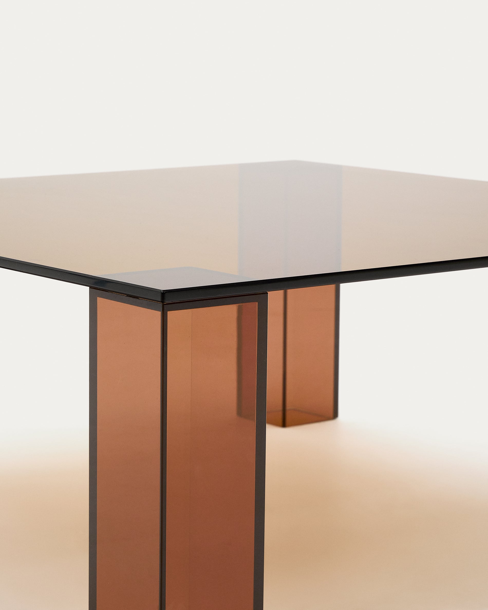 Adularia brown, tempered-glass side table, 85 x 85 cm - Detail