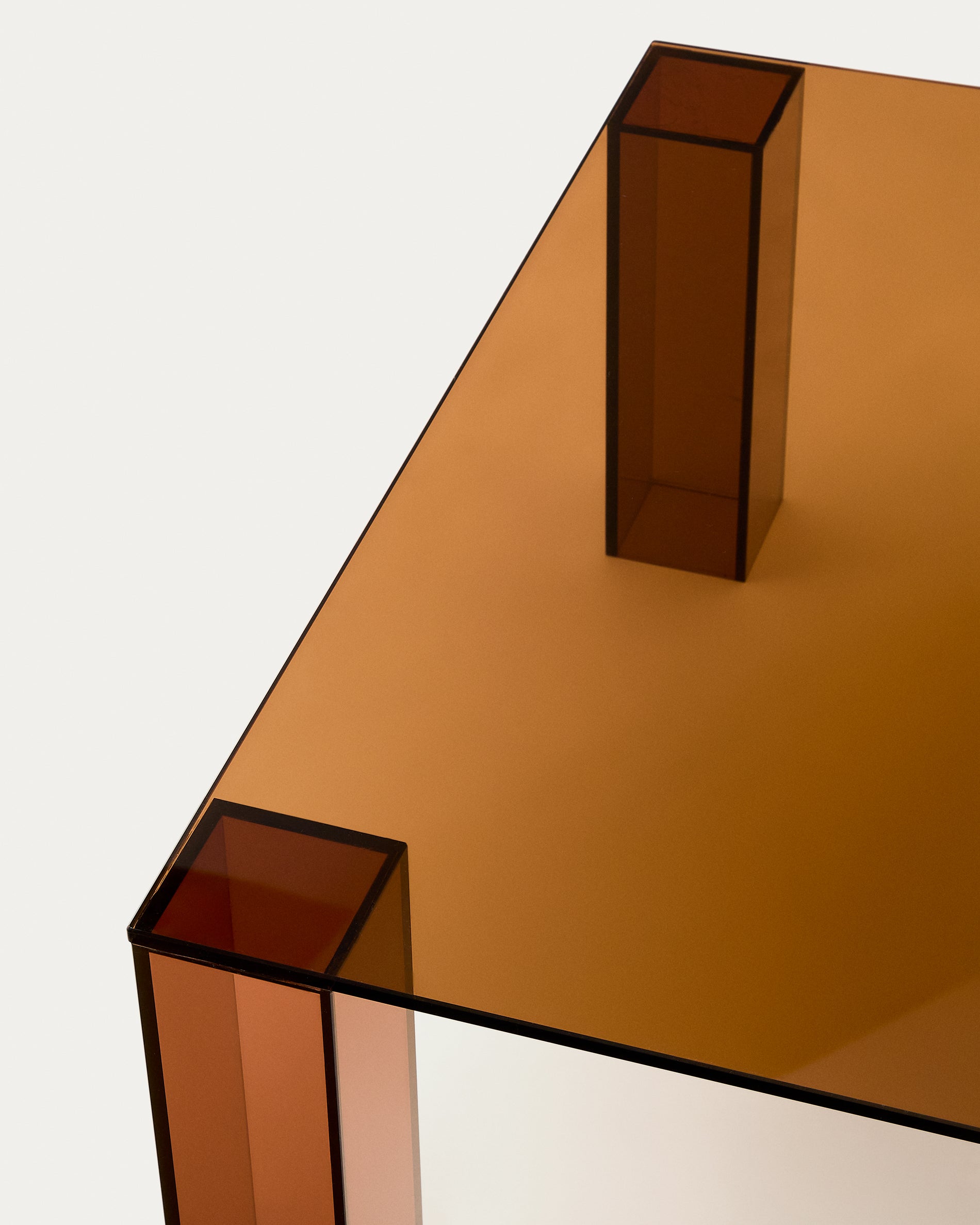 Adularia brown, tempered-glass side table, 85 x 85 cm - Detail