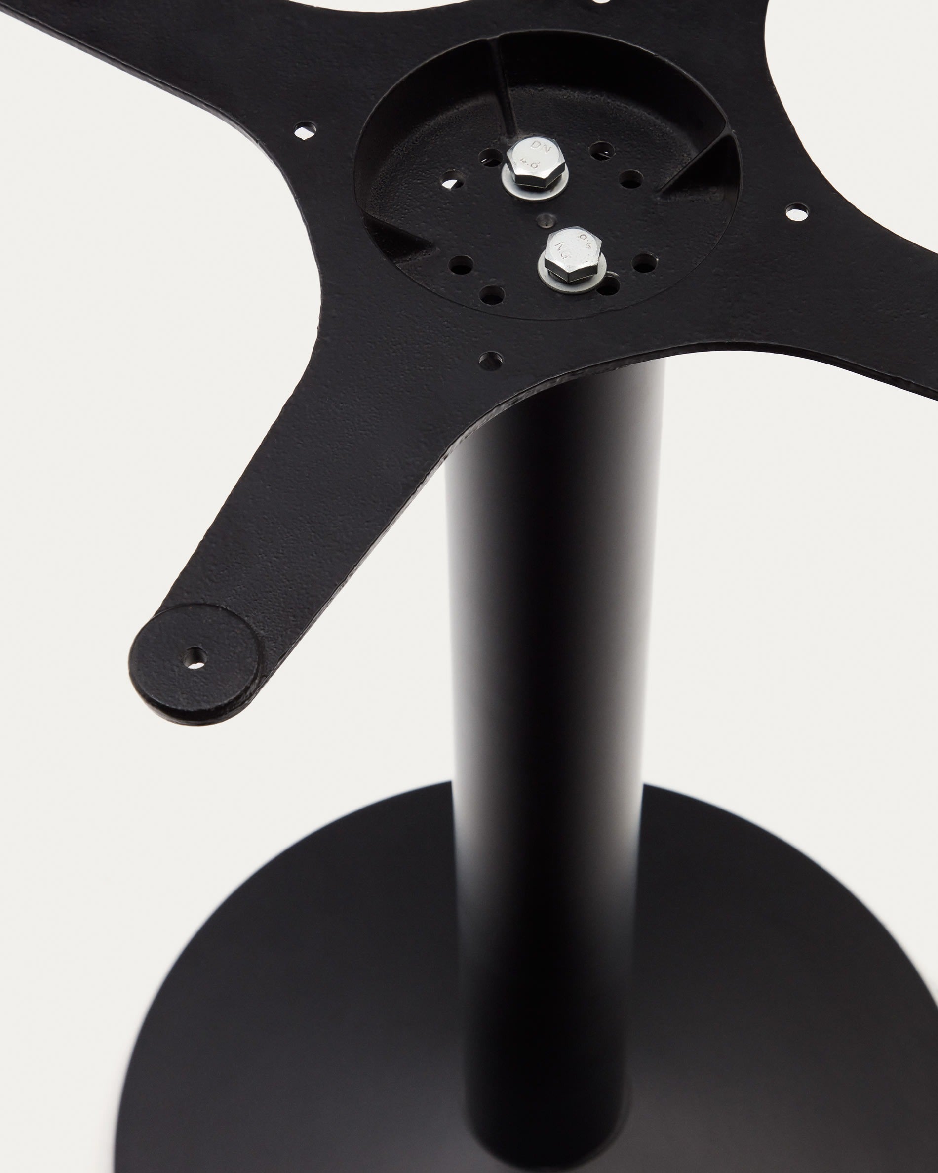 Saura round high bar table made of black metal with a white terrazzo top, 96 x Ø70 cm - Detail