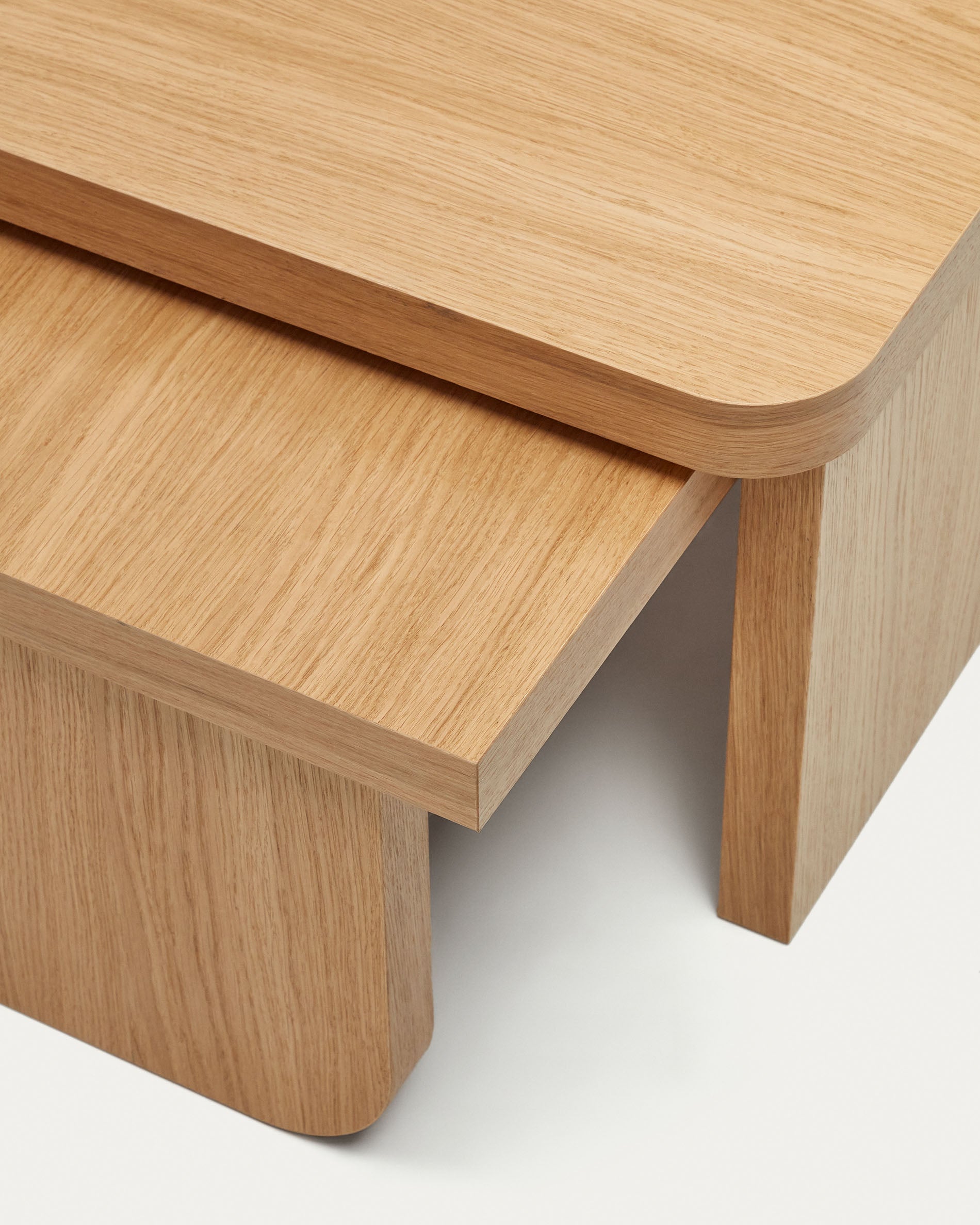 Oaq set of 2 coffee tables in oak wood veneer with natural finish FSC Mix Credit - Detail