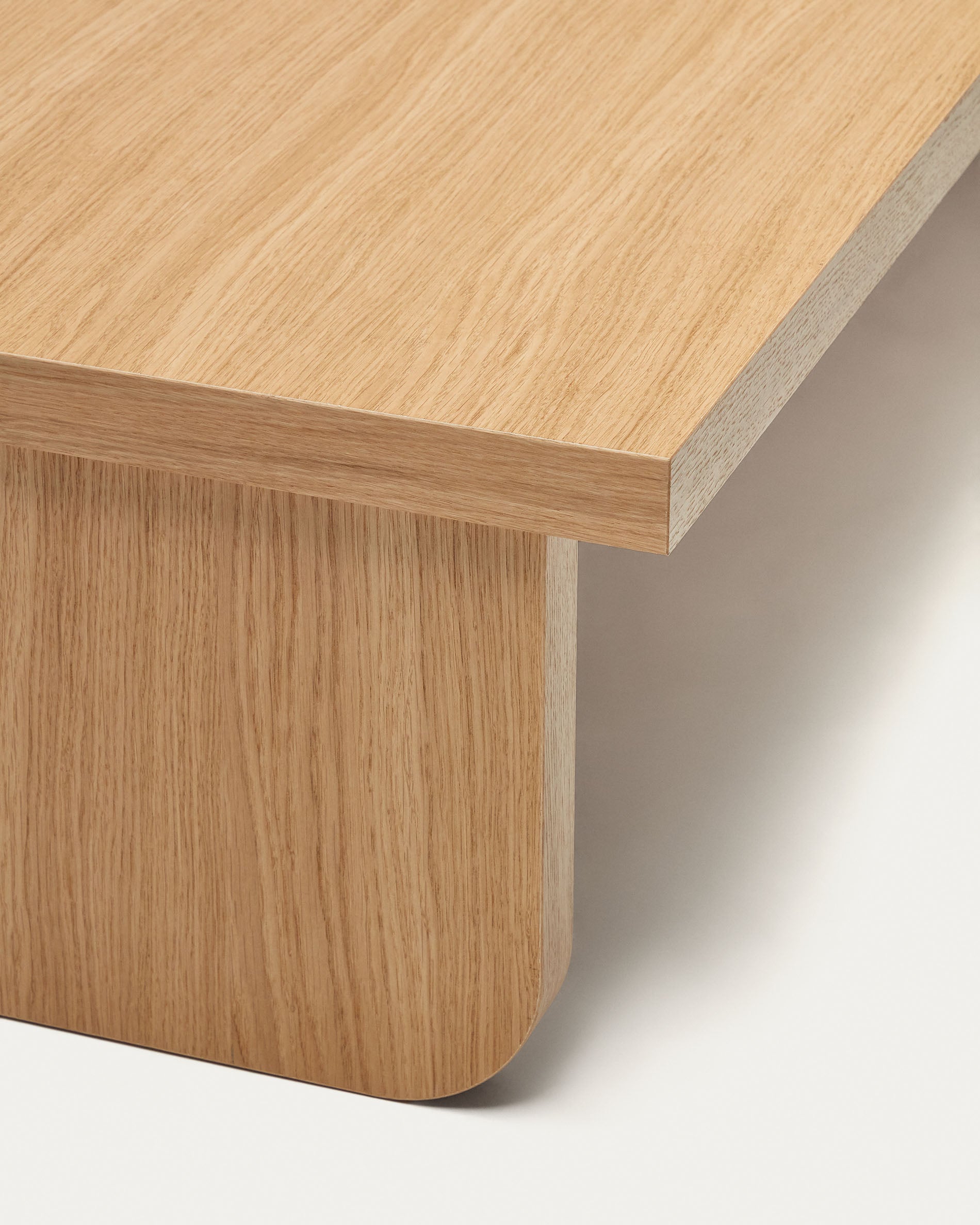 Oaq coffee table in oak wood veneer with natural finish, 140 x 75 cm FSC Mix Credit - Detail