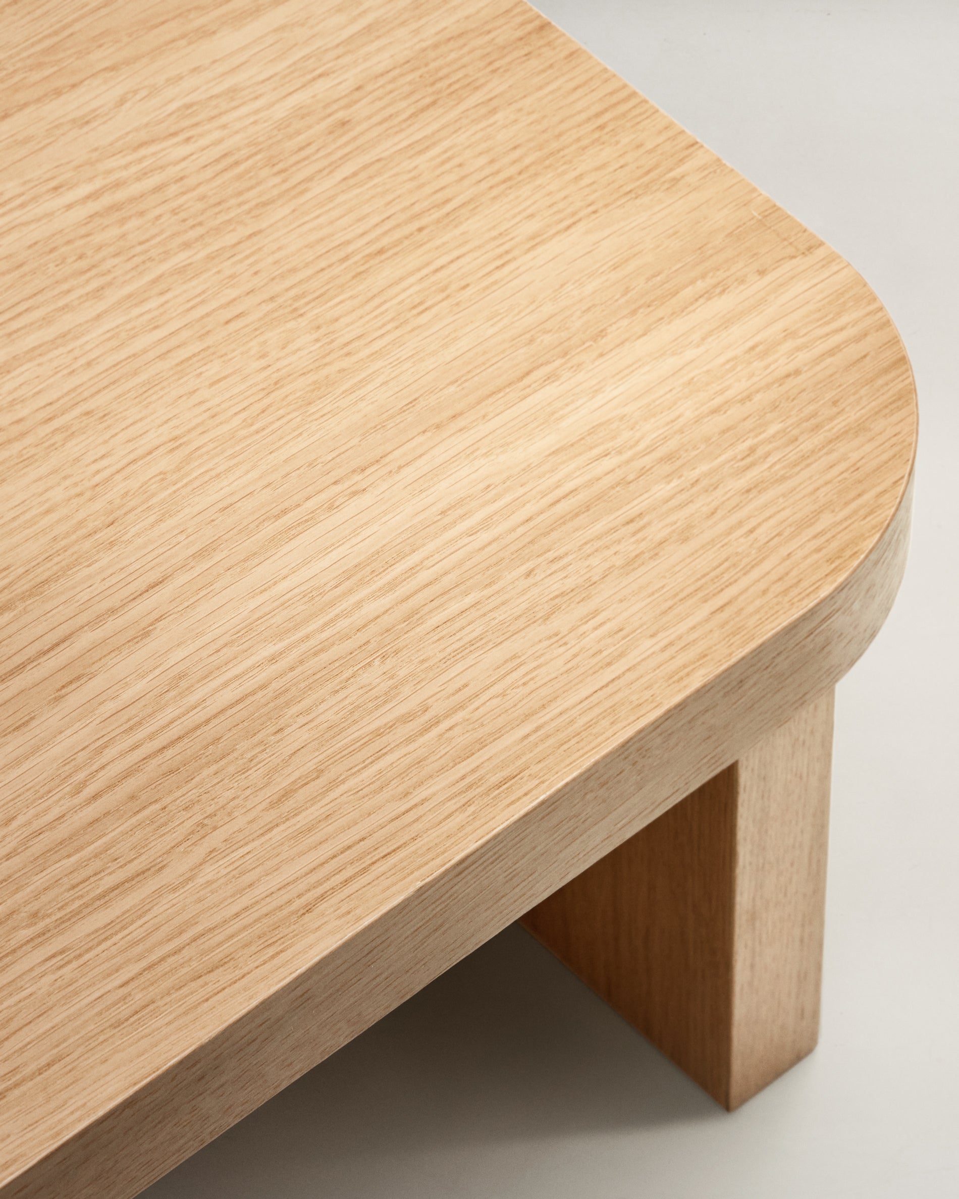 Oaq coffee table in oak wood veneer with natural finish, 140 x 75 cm FSC Mix Credit - Detail