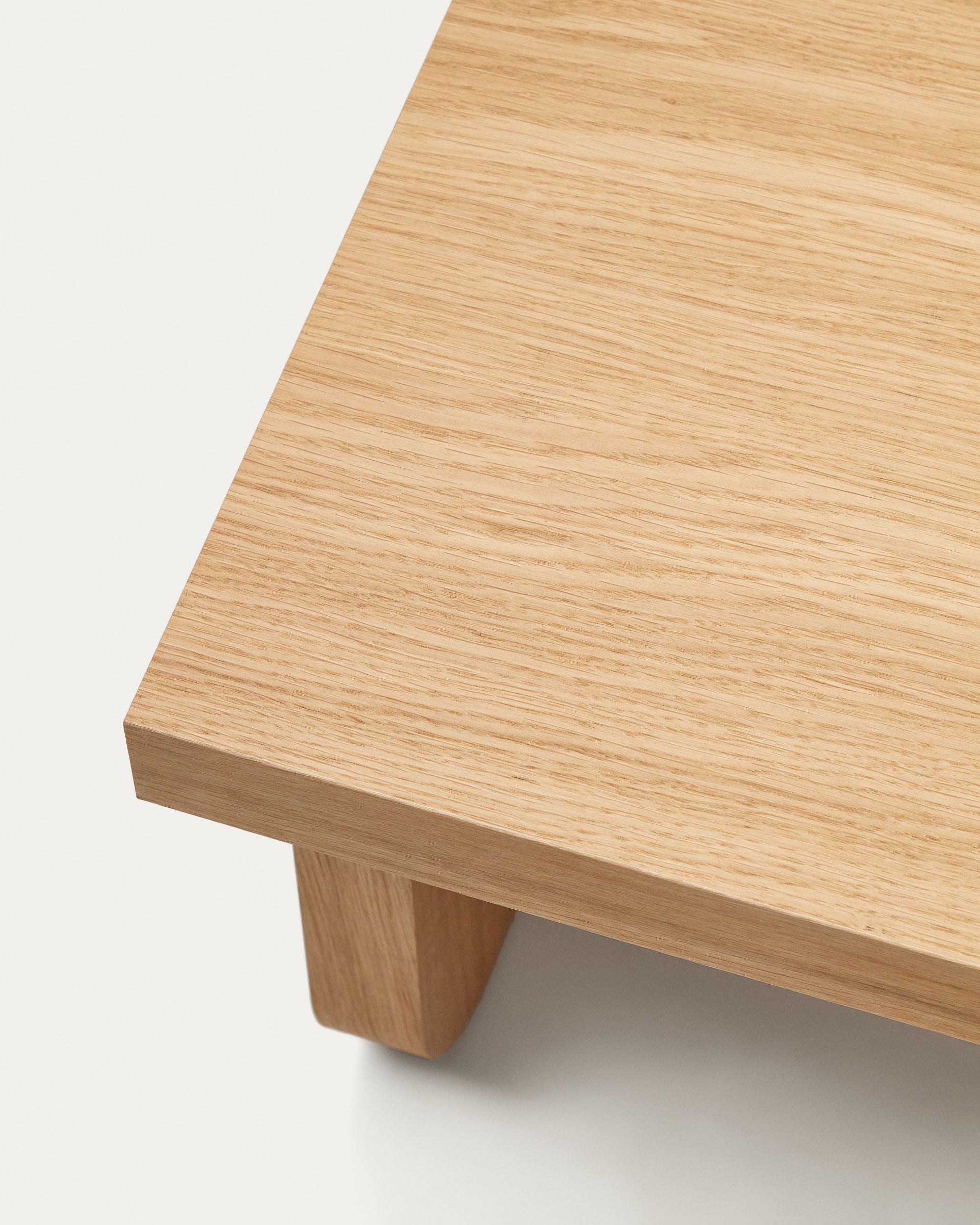 Oaq coffee table in oak wood veneer with natural finish, 140 x 75 cm FSC Mix Credit - Detail