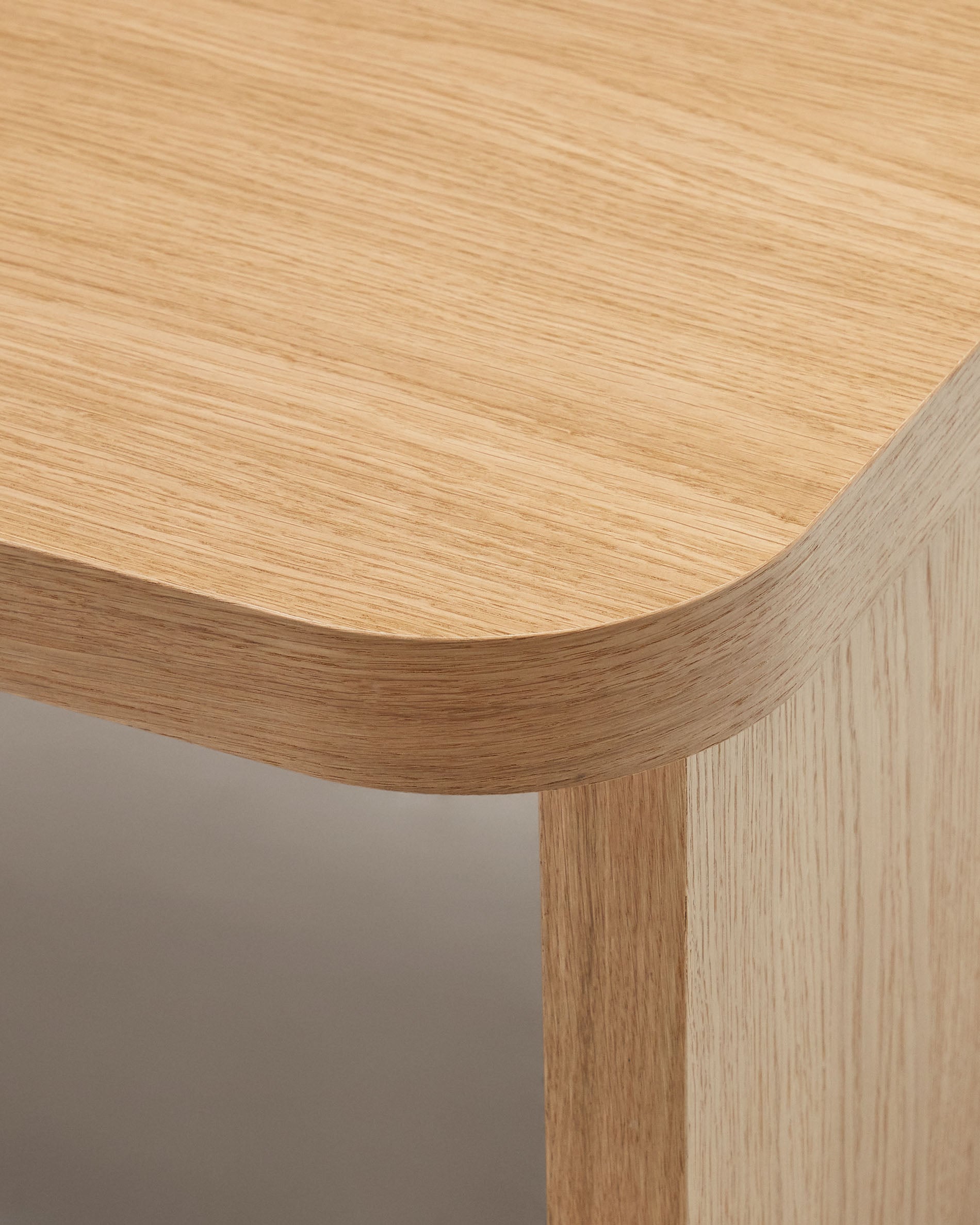 Oaq coffee table in oak wood veneer with natural finish, 140 x 75 cm FSC Mix Credit - Detail