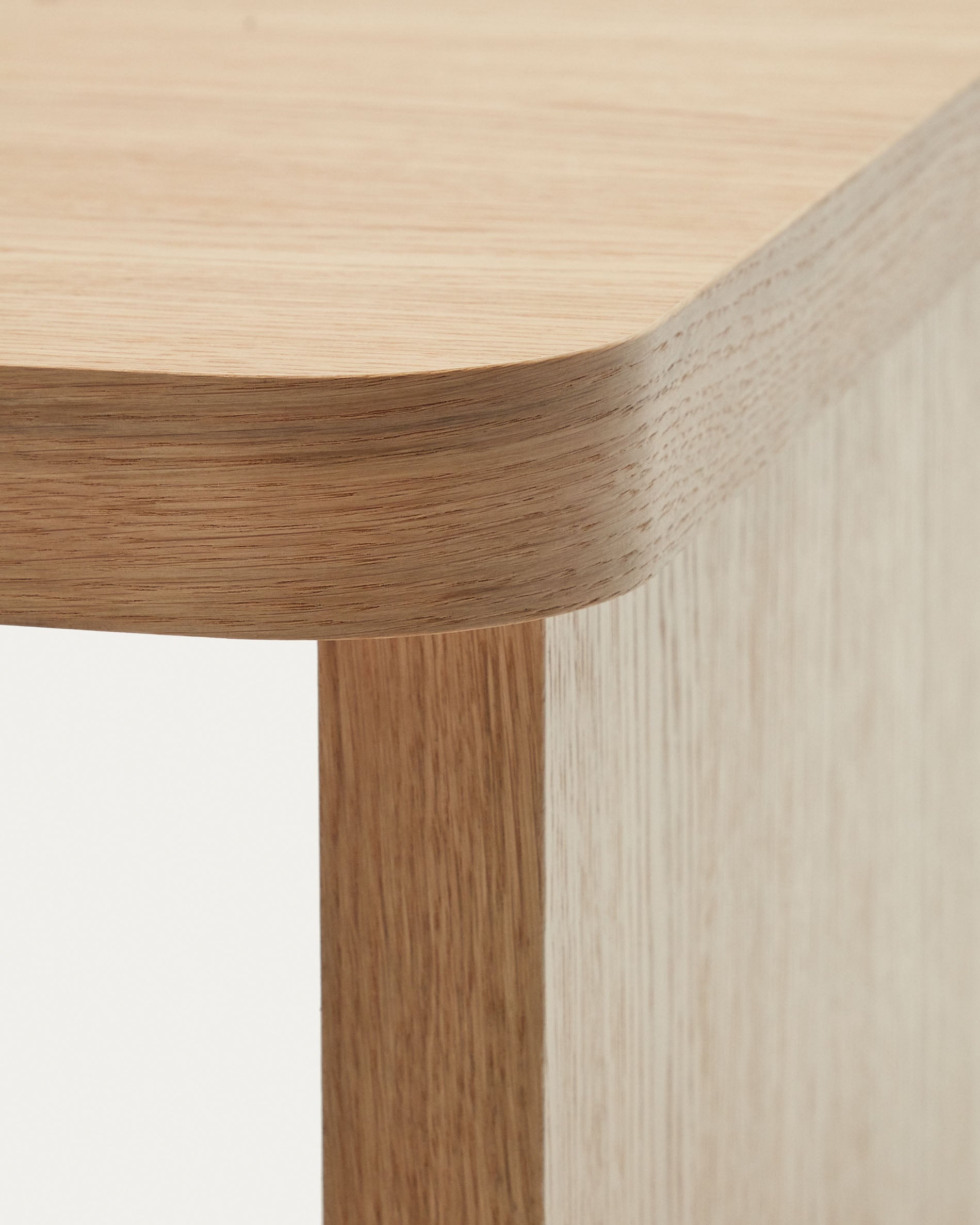 Oaq coffee table in oak wood veneer with natural finish, 89 x 62 cm FSC Mix Credit - Detail
