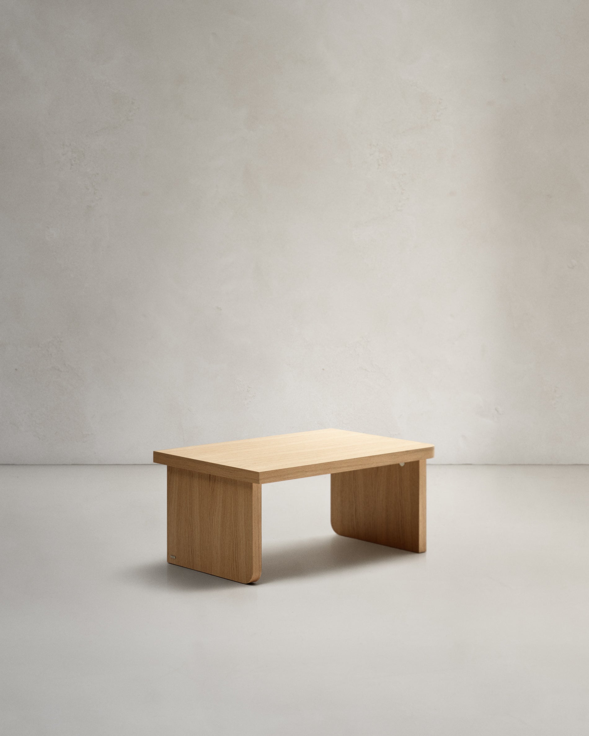 Oaq coffee table in oak wood veneer with natural finish, 89 x 62 cm FSC Mix Credit - Product View