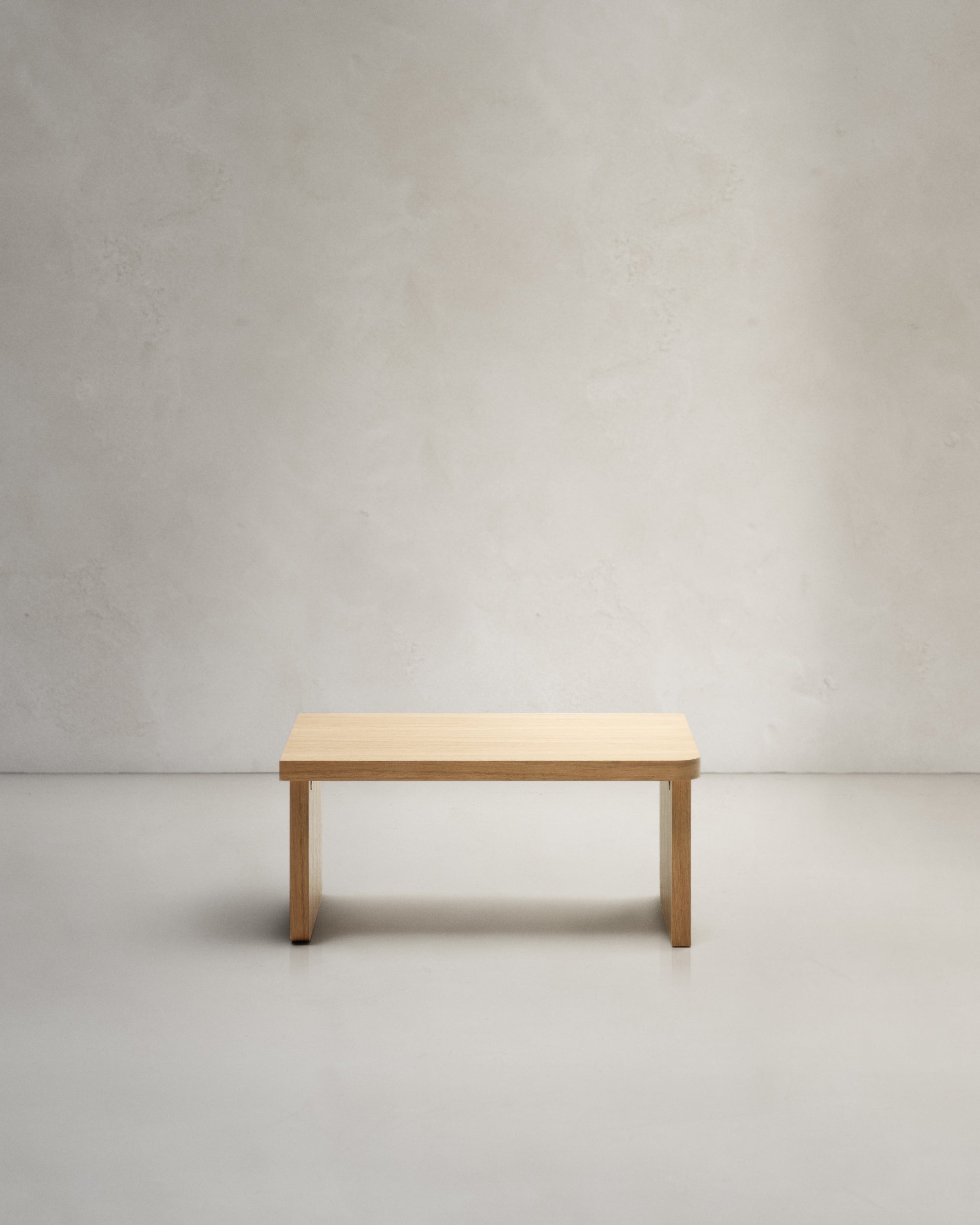 Oaq coffee table in oak wood veneer with natural finish, 89 x 62 cm FSC Mix Credit - Product View