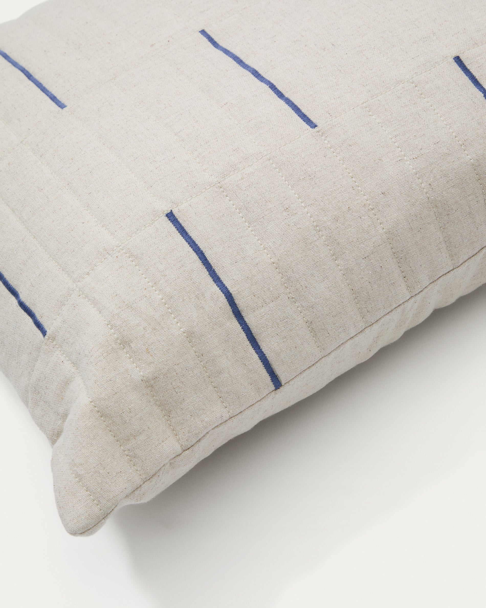Blaina cushion cover in white linen with a blue embroidery feature, 45 x 45 cm - Detail