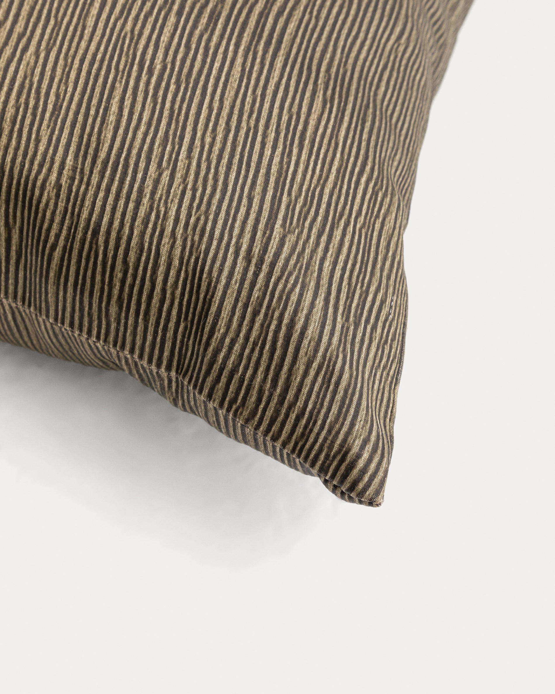 Mirca green textured cushion cover, 45 x 45 cm - Detail