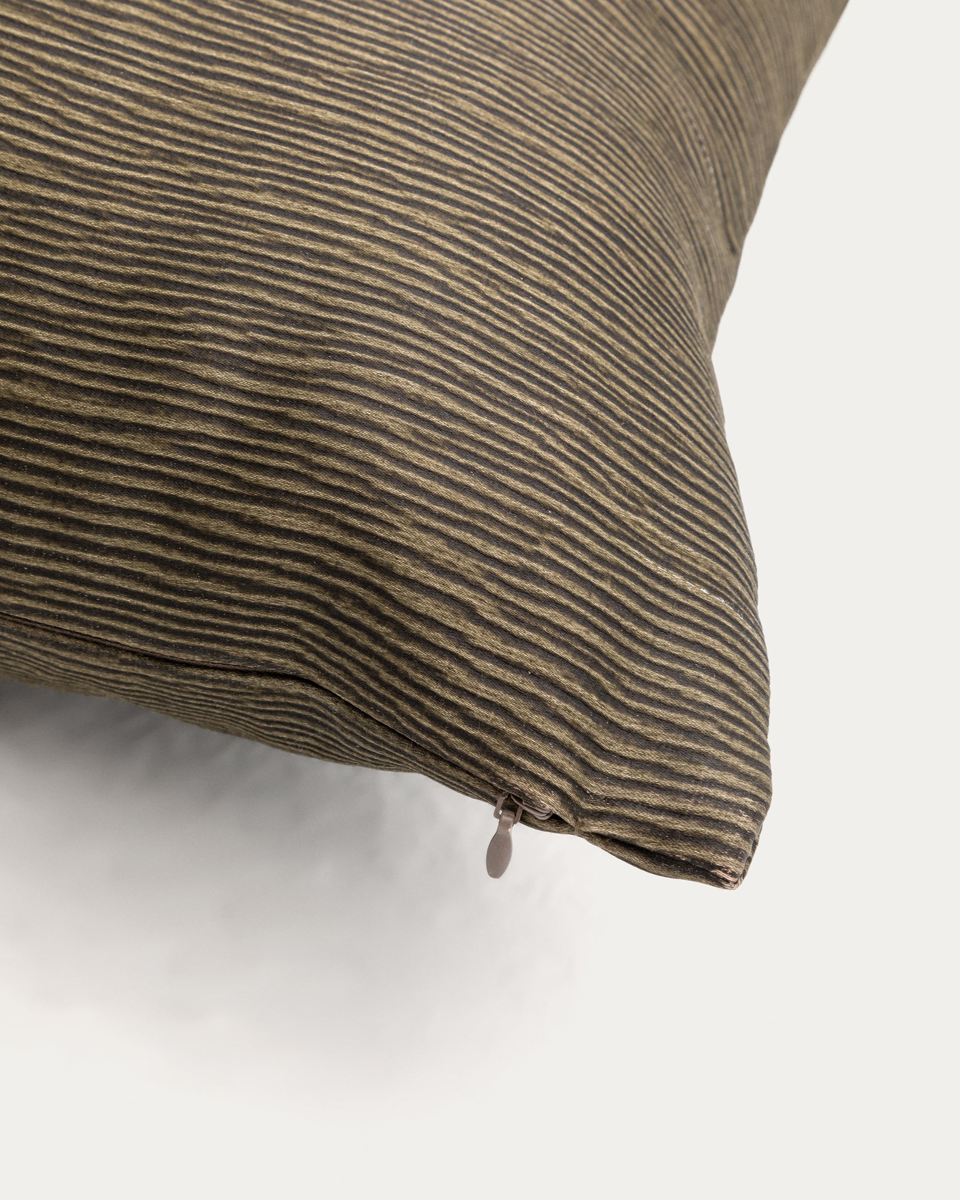 Mirca green textured cushion cover, 45 x 45 cm - Detail