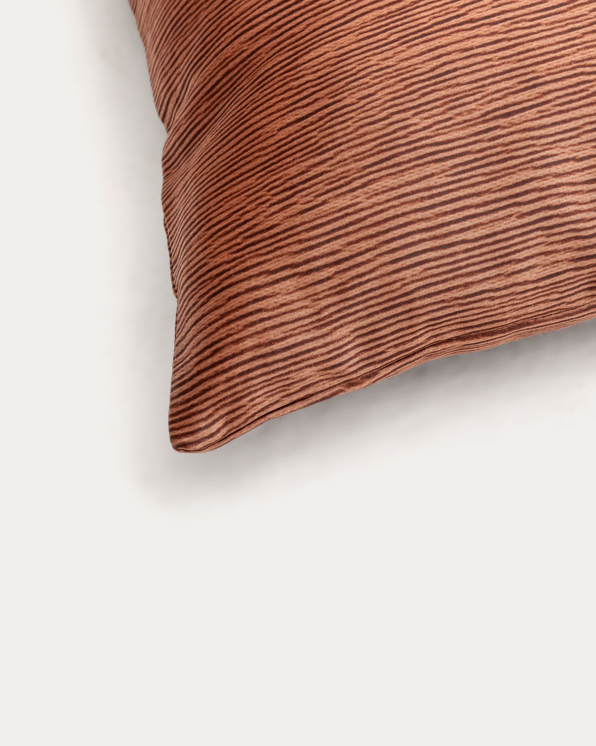 Mirca brown textured cushion cover, 45 x 45 cm - Detail