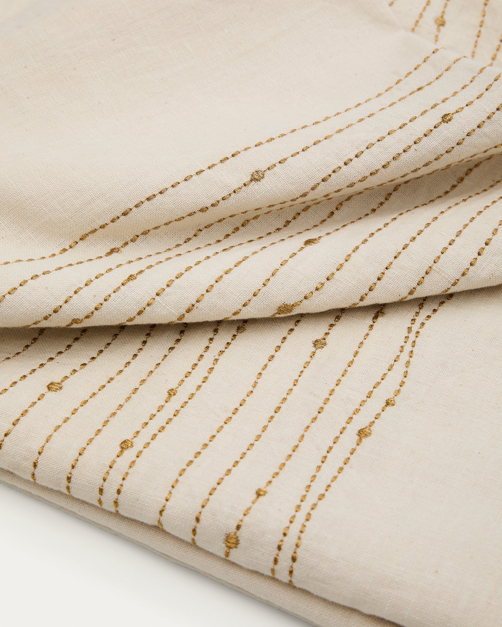 Flia white linen and cotton tablecloth gold-coloured lurex embroidered detail, 150 x 250 cm - Detail