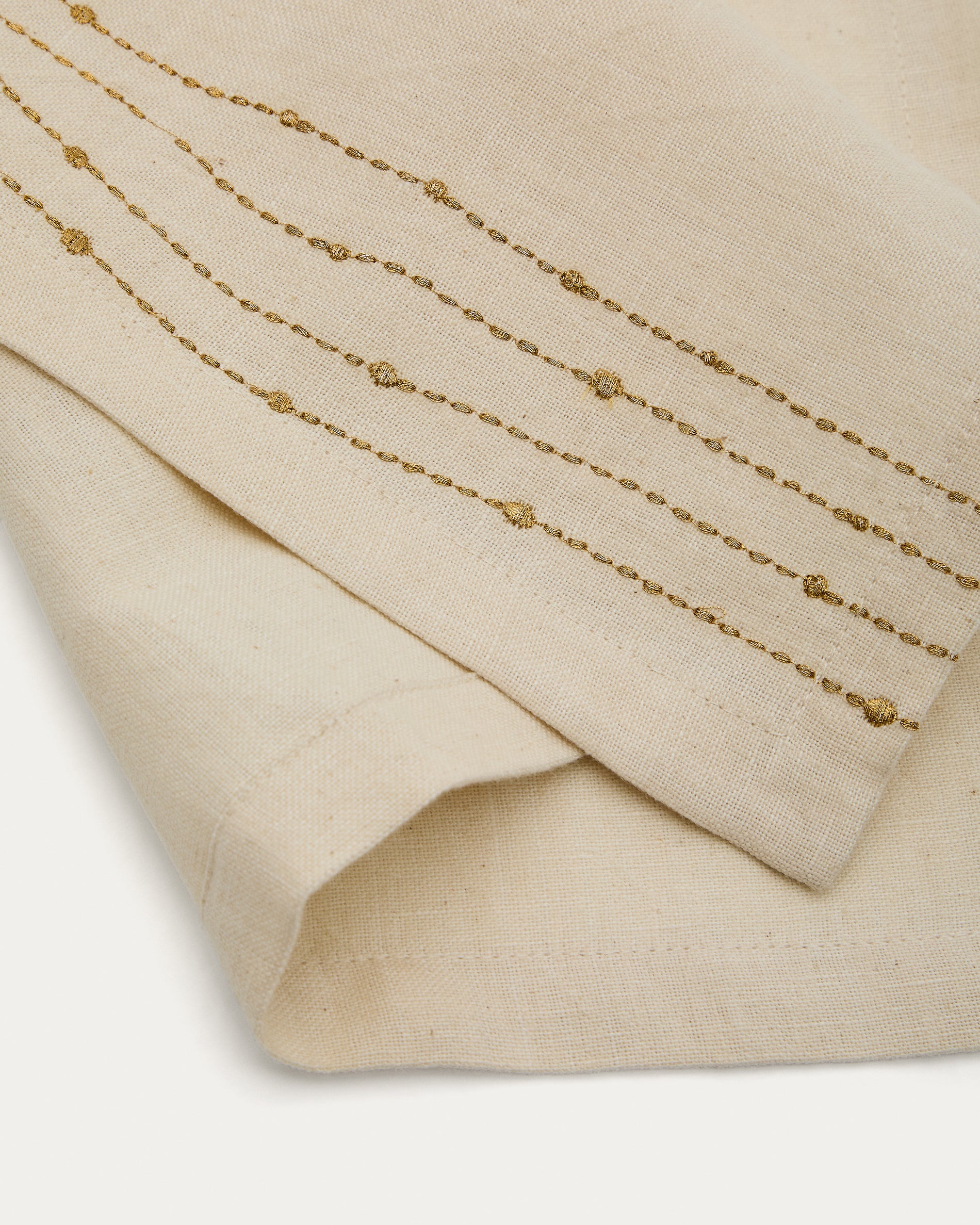 Flia set of 2 white linen and cotton table mats with gold-coloured lurex embroidered detail - Detail
