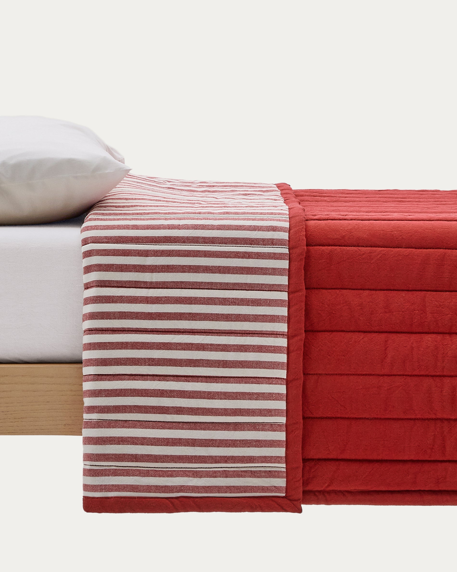 Sini red bedspread made of 100% organic cotton for 90 cm beds - Product View
