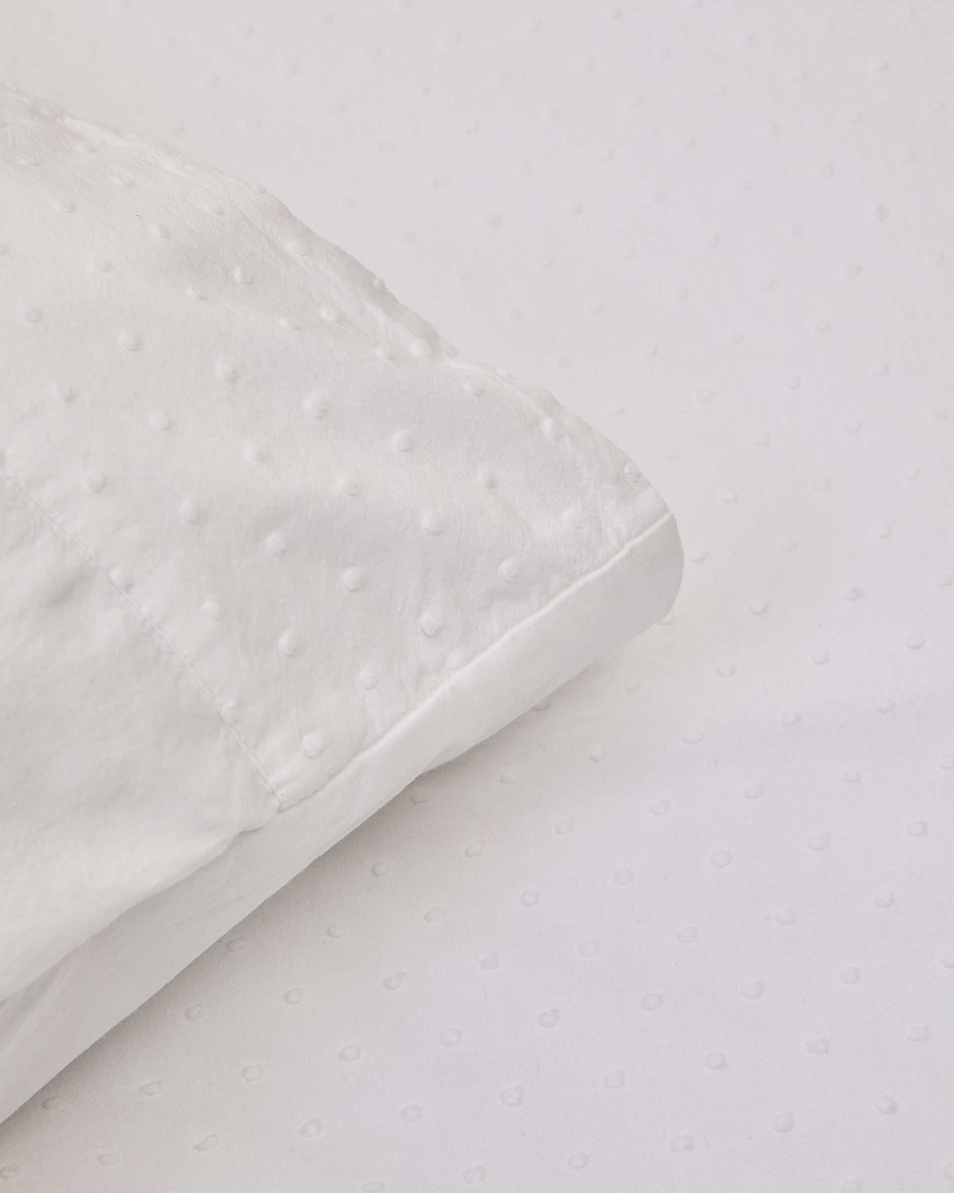 Atenie white duvet cover and pillowcase set, 100% cotton percale, plumeti detail, 180 cm bed - Detail